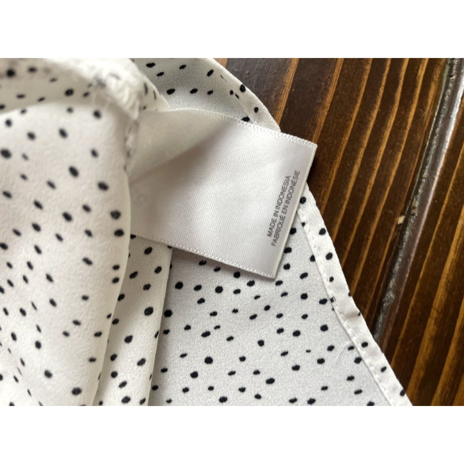 Express Express Shirt Women’s XS White Polka Dot Ruffle Mock neck Flutter Sleeve Standard Fit Size XS / US 0-2 / IT 36-38 - 7 Thumbnail