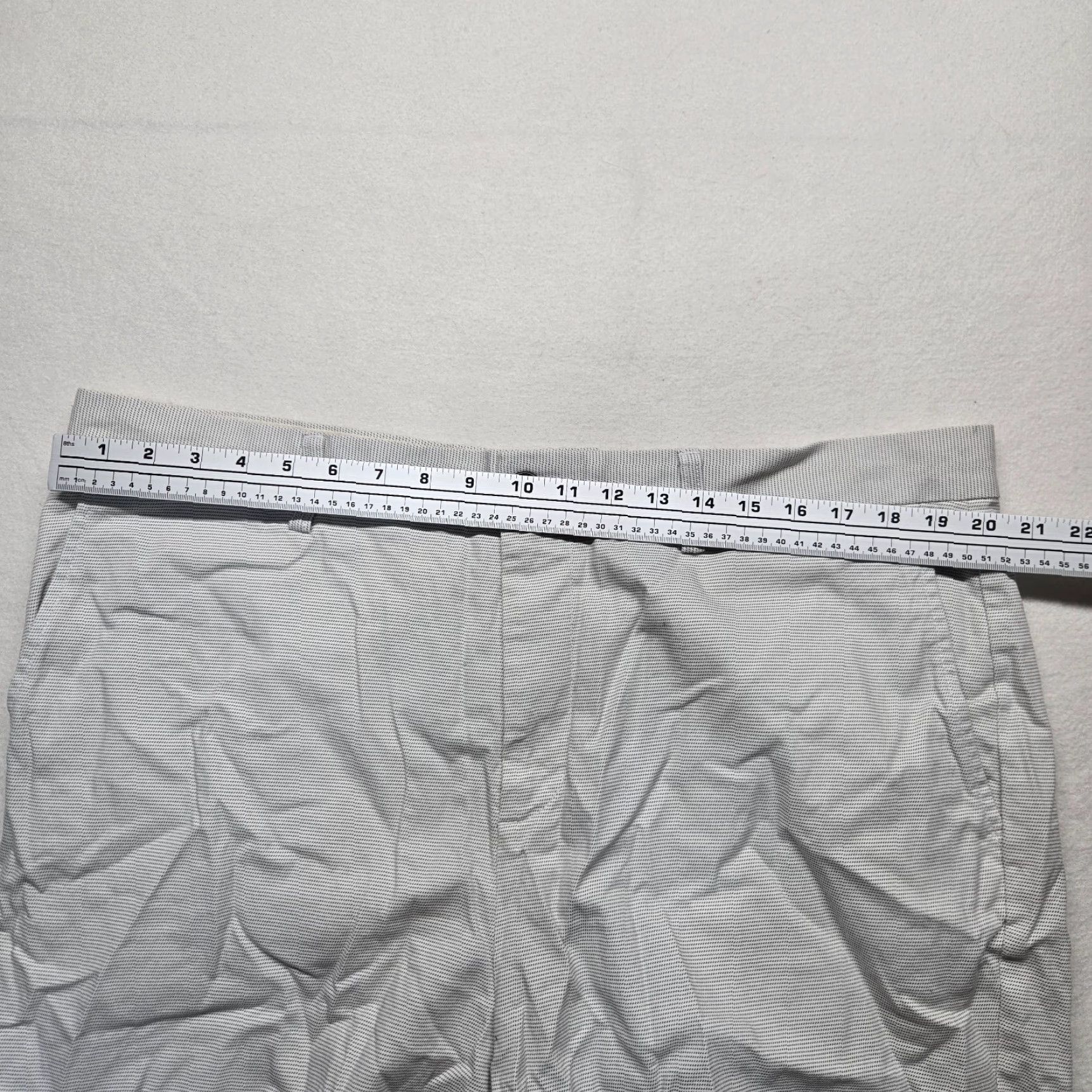 Old Navy VINTAGE Old Navy Men's Shorts Bermuda Casual Slim Fit 40 Ivory Cotton Nylon Spandex 2010s Size US 40 / EU 56 - 3 Thumbnail