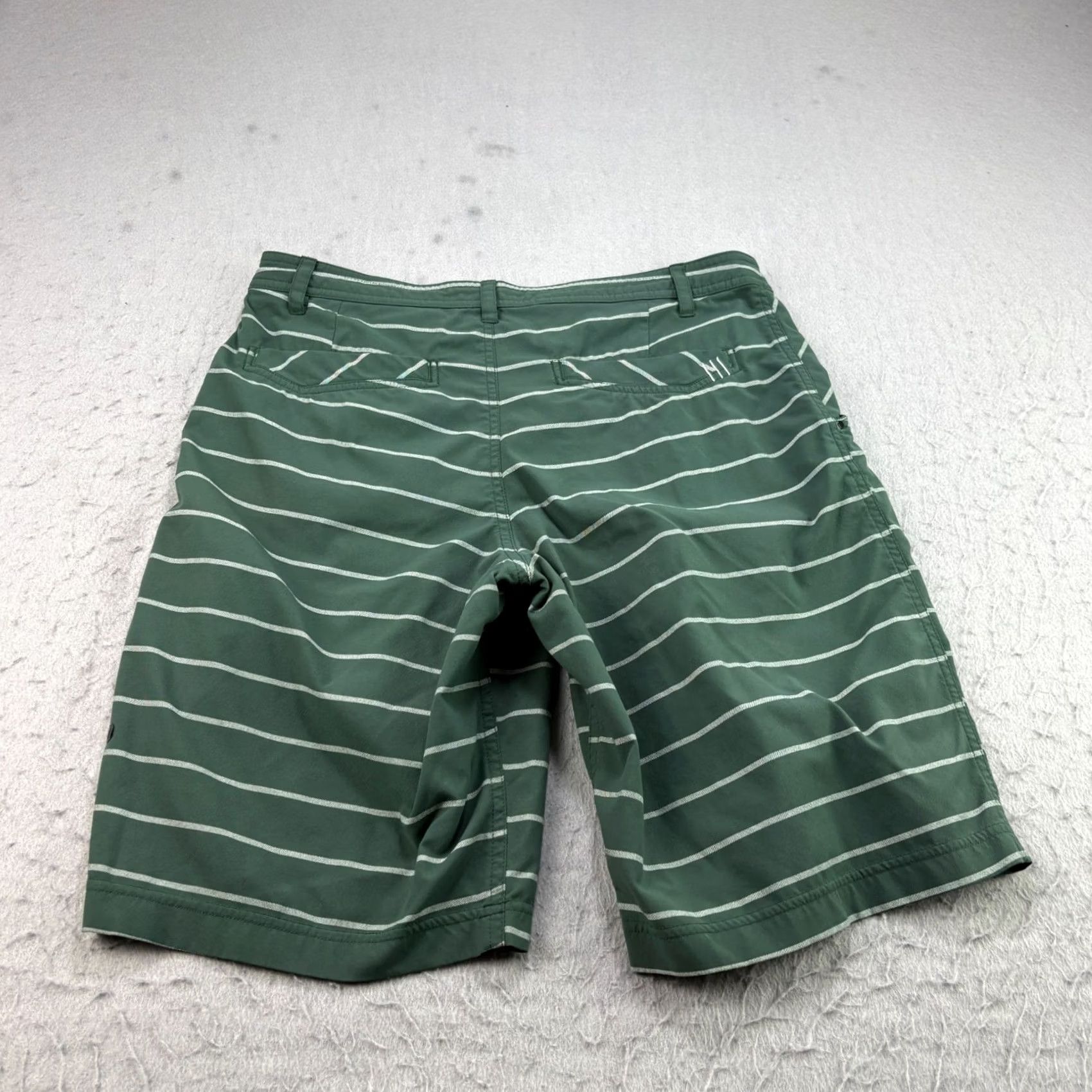 Lululemon Lululemon Kahuna Shorts Mens Size 32 Green Chino Striped Preppy Athleisure Regular Inseam 10 in Pocket Logo Size US 32 / EU 48 - 6 Thumbnail