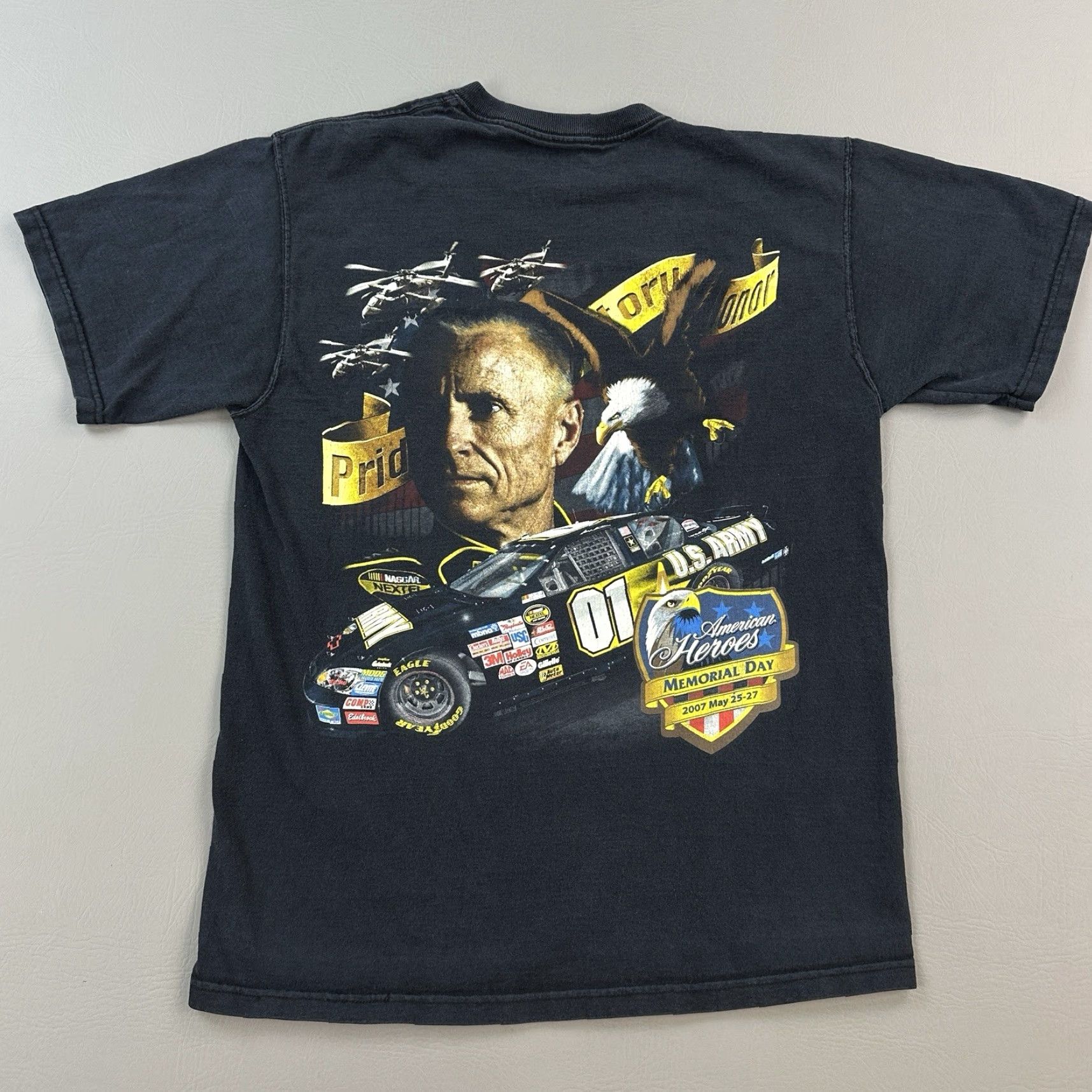 Fruit Of The Loom VINTAGE NASCAR Shirt Mens Medium American Heroes Memorial Day 2007 Mark Martin Size US M / EU 48-50 / 2 - 6 Thumbnail
