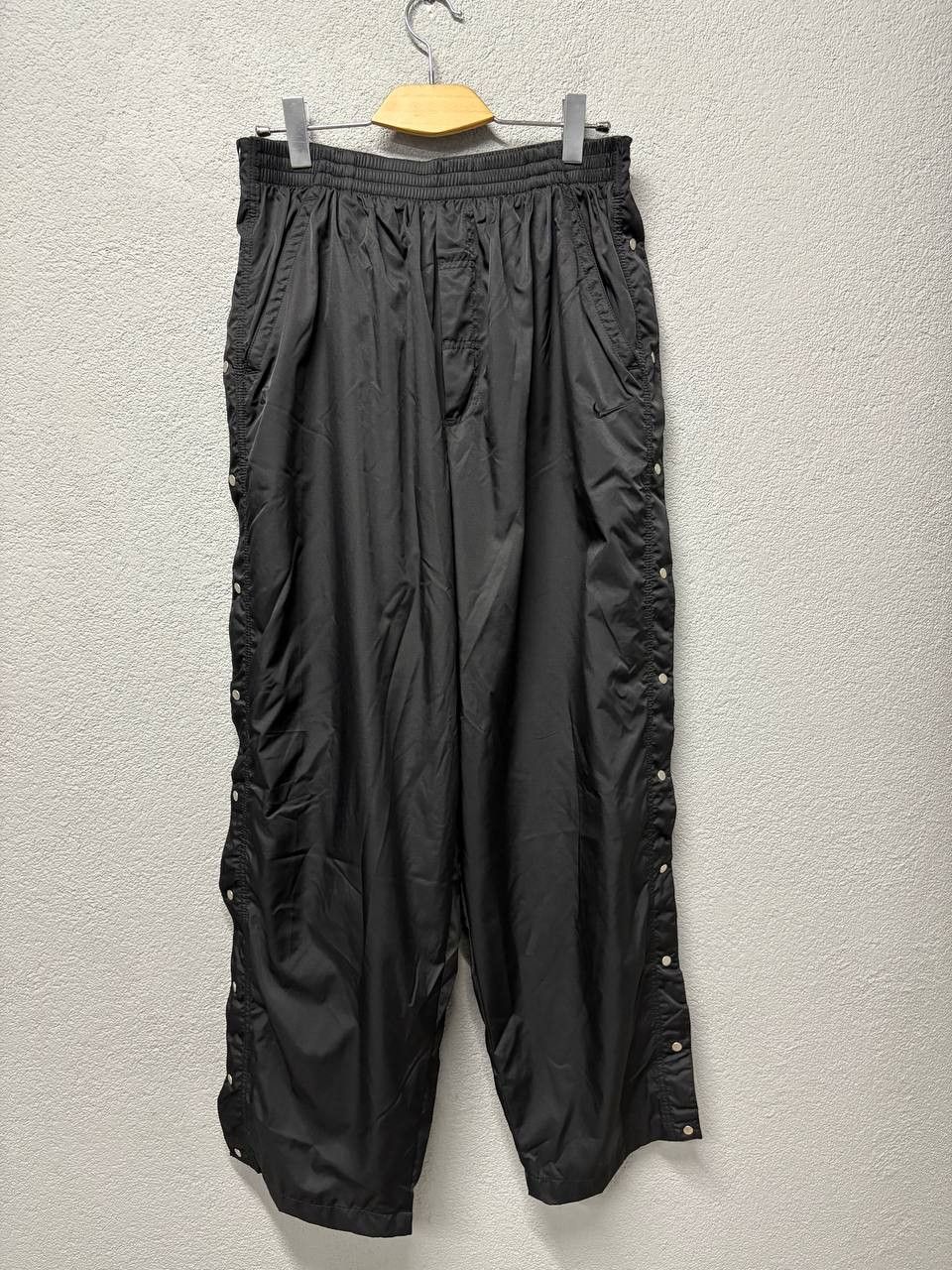 Nike Nike vintage mens track pants XL Size US 36 / EU 52 - 2 Thumbnail
