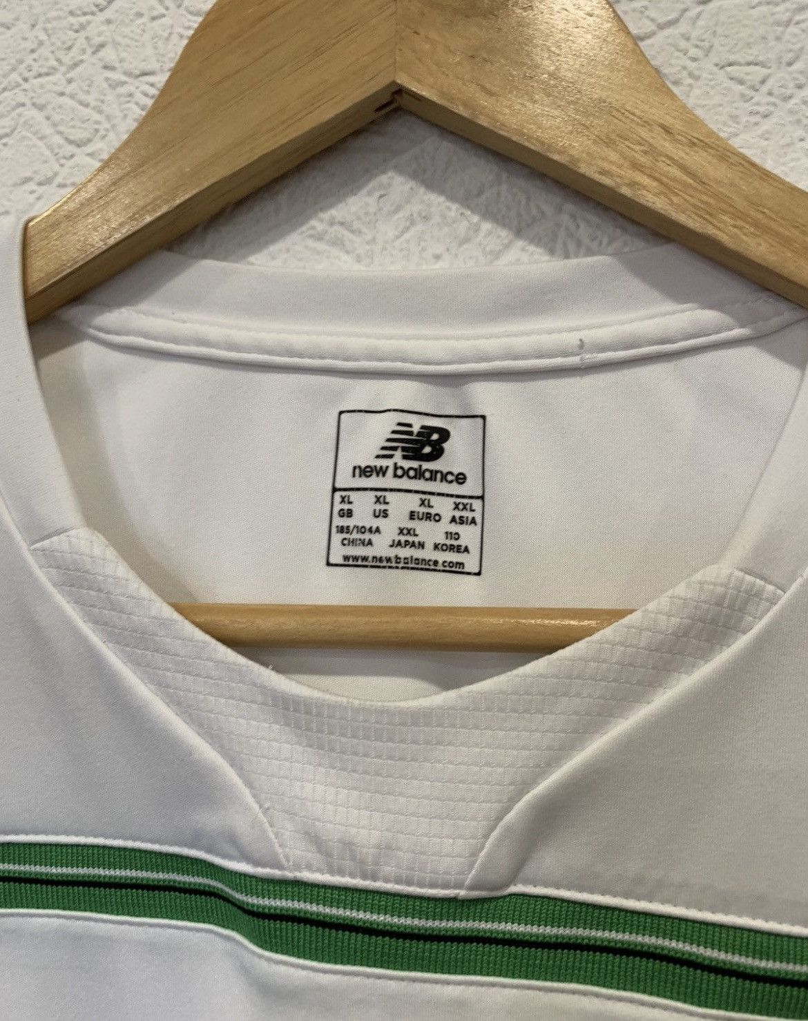 New Balance CELTIC NEW BALANCE 2016 TRAINING JERSEY SOCCER FOOTBALL Size US XL / EU 56 / 4 - 5 Thumbnail
