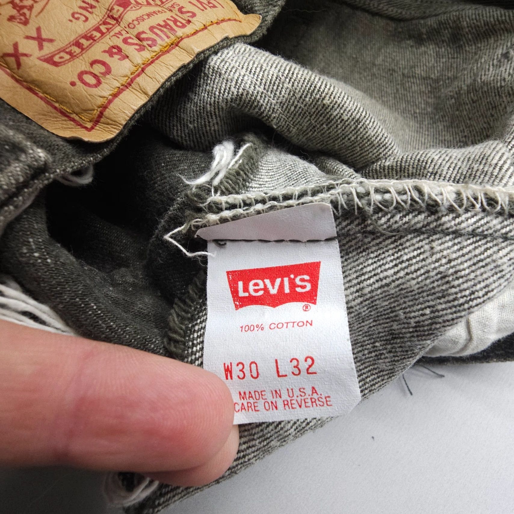 Levi's VINTAGE Levi's 501 Button Fly Cut-Off Shorts Jeans Size 30 Green USA Made 80s 90s Women Mens Size 30" / US 8 / IT 44 - 3 Thumbnail