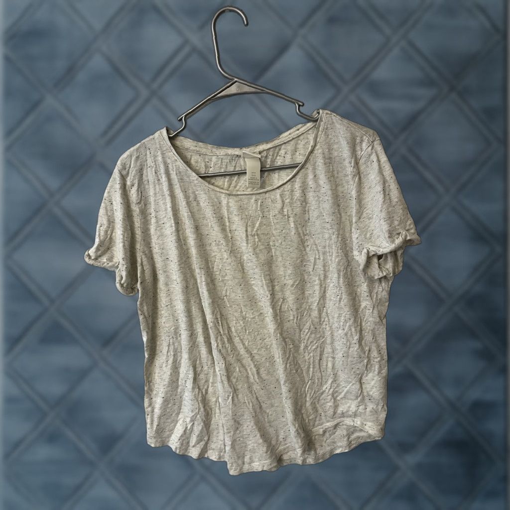 H&M H&M Brand T-Shirt Women Classic Fit Cotton Short Sleeve Round Neck Gray Solid Jersey Logo Accents Basic Style All Seasons Casual Colorful Color Gray M Size M / US 6-8 / IT 42-44 - 1 Thumbnail