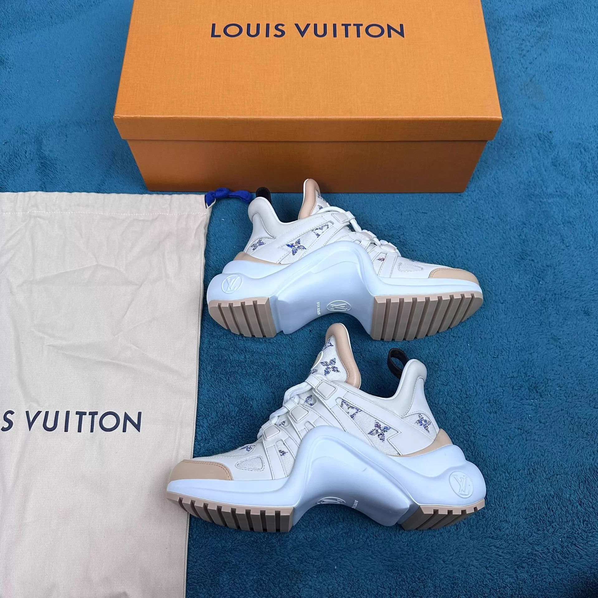 Louis Vuitton LV Trainer 1.0 Beige EU 35.5 Size US 5 / IT 35 - 2 Thumbnail