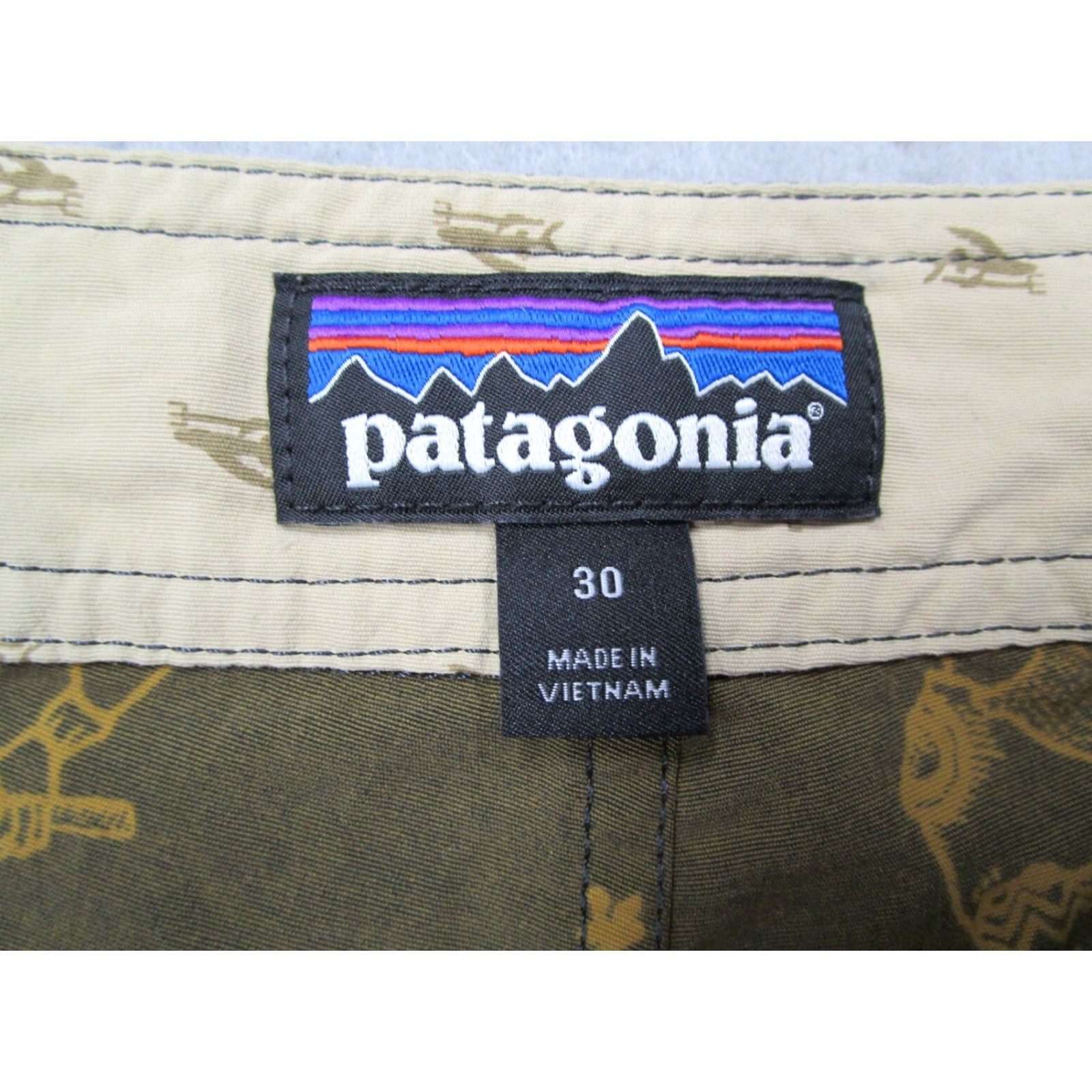 Patagonia Patagonia Shorts Mens 34 Black Wavefarer AOP Go Solar Trunks Beach Swim Size US 34 / EU 50 - 2 Thumbnail