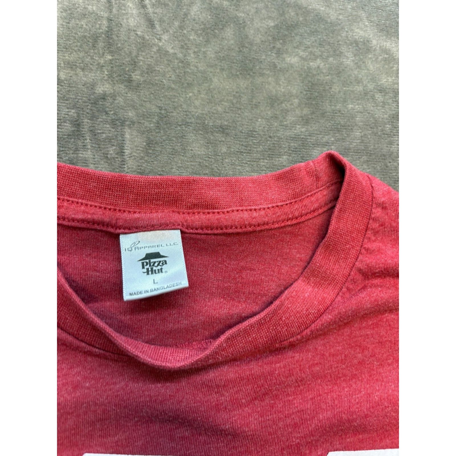 Other Pizza Hut Employee T-Shirt Large Red Checkered Size US L / EU 52-54 / 3 - 5 Thumbnail