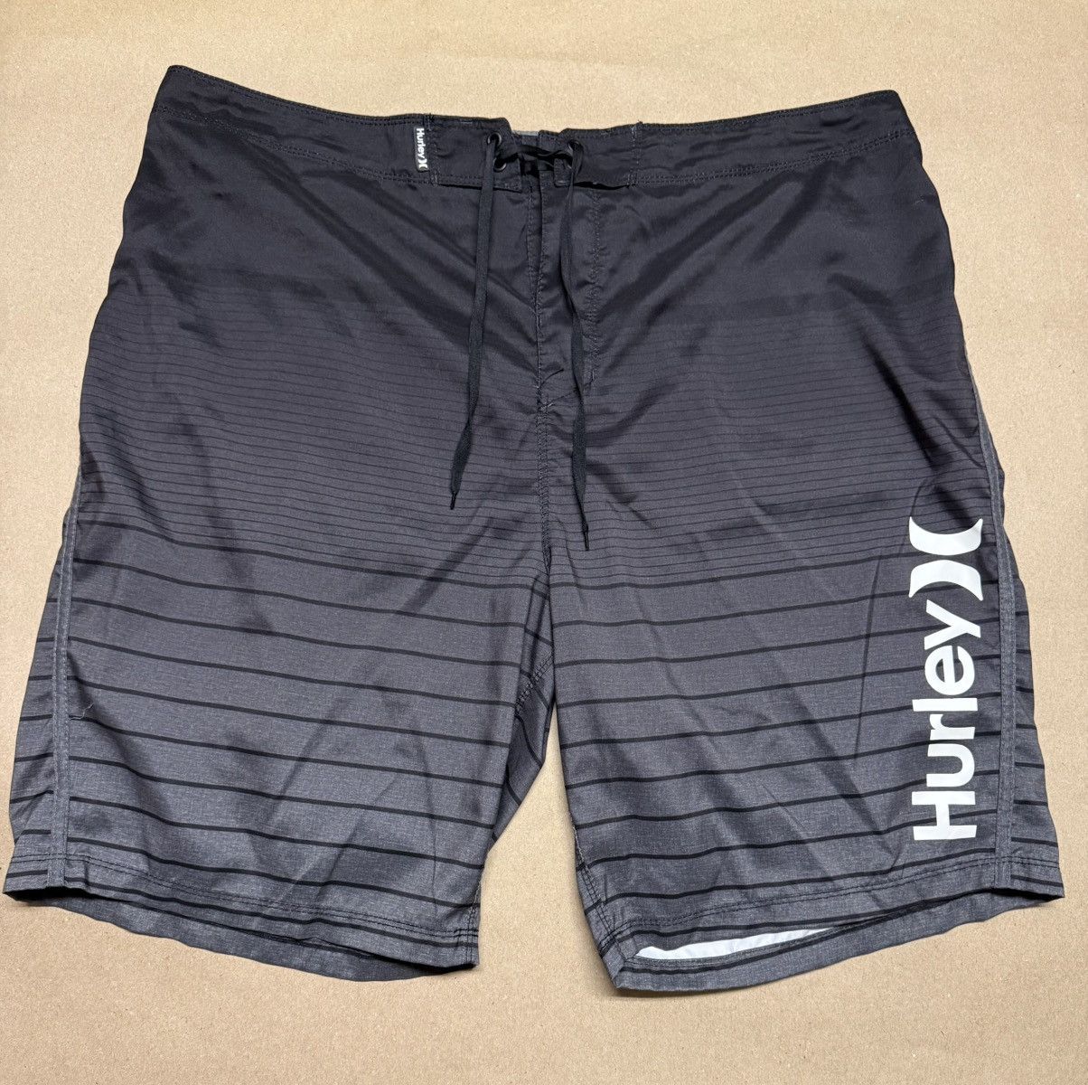 Hurley Hurley Beach Board shorts Black size 40 Rare very Nice! Size US 40 / EU 56 - 1 Thumbnail