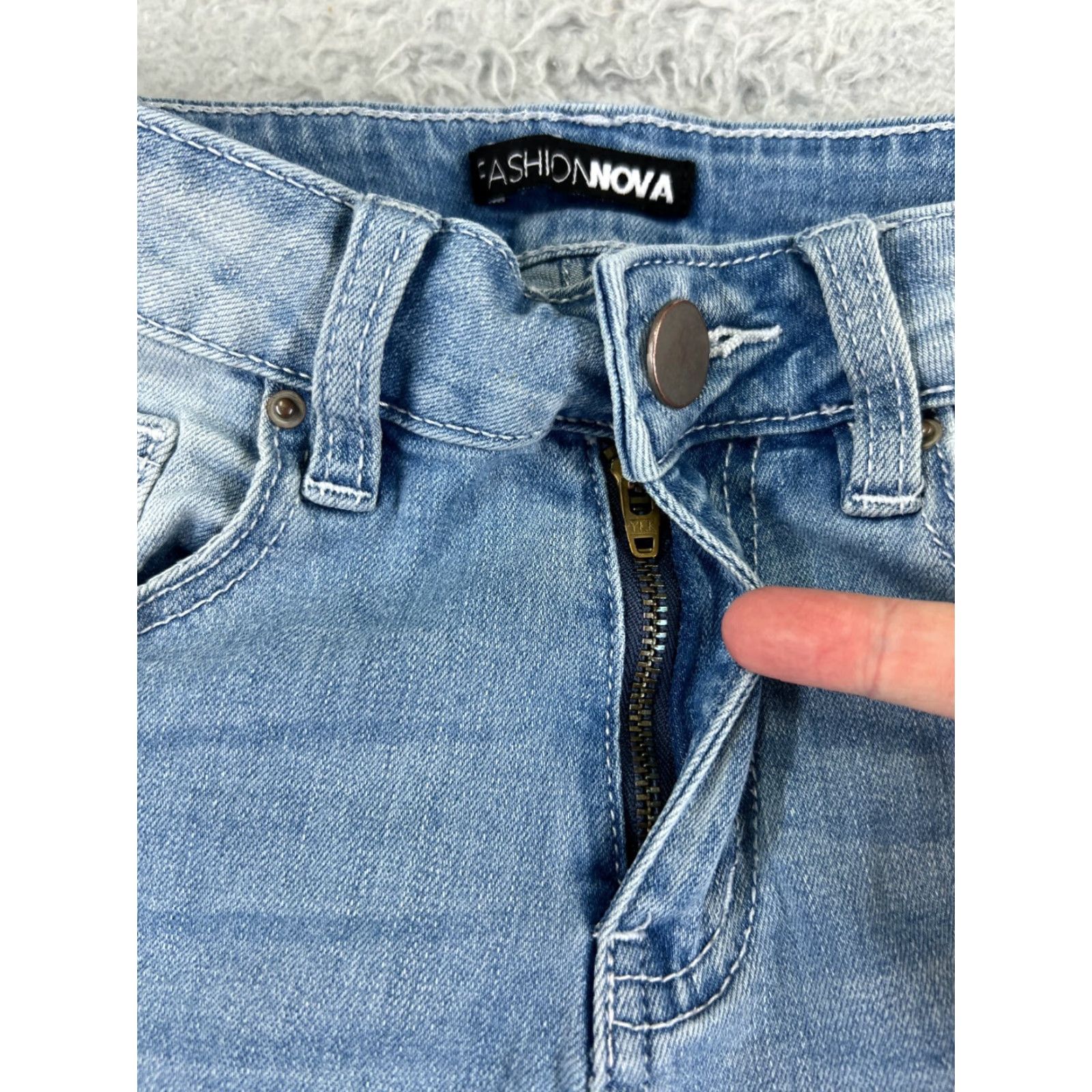 Fashion Nova Fashion Nova Jeans Women Flared Denim Distressed Mid Jeans 22x30 Blue 3 5-Pocket Denim Cotton Blend Zipper Mid Rise Vintage No Size 26" / US 2 / IT 38 - 5 Thumbnail