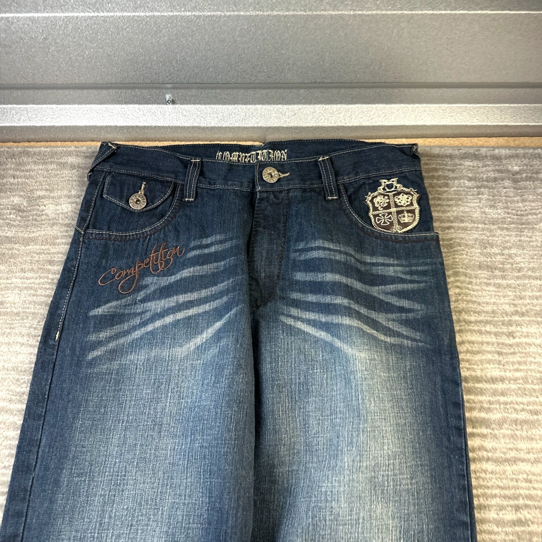 Denime VINTAGE Competition Jeans Mens 34 Blue Denim Pants Y2K 90s Baggy Grunge Straight Distressed Pocket 5-Pocket Logo Embroidered Belt Loops USA Mens Size US 34 / EU 50 - 3 Thumbnail