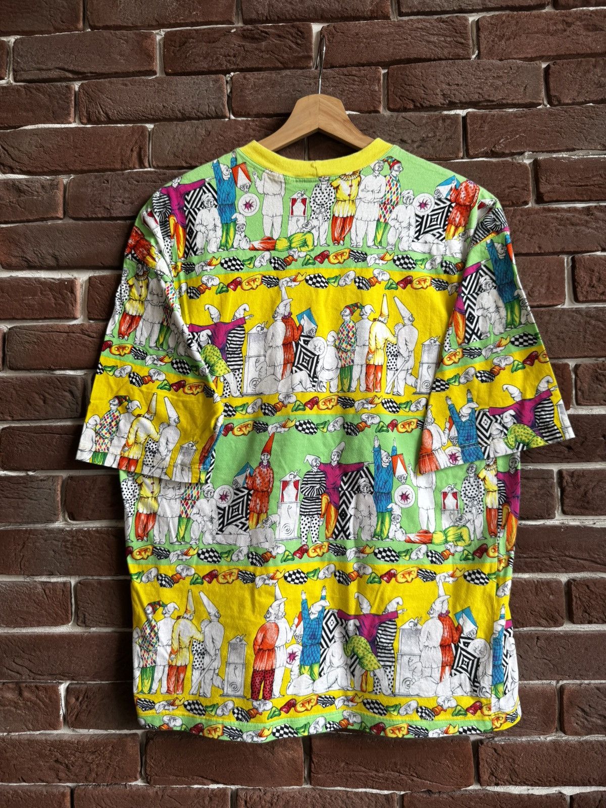 Versace Rare Vintage 90s Versace Circus Garden Archive tee designer Size US L / EU 52-54 / 3 - 2 Thumbnail