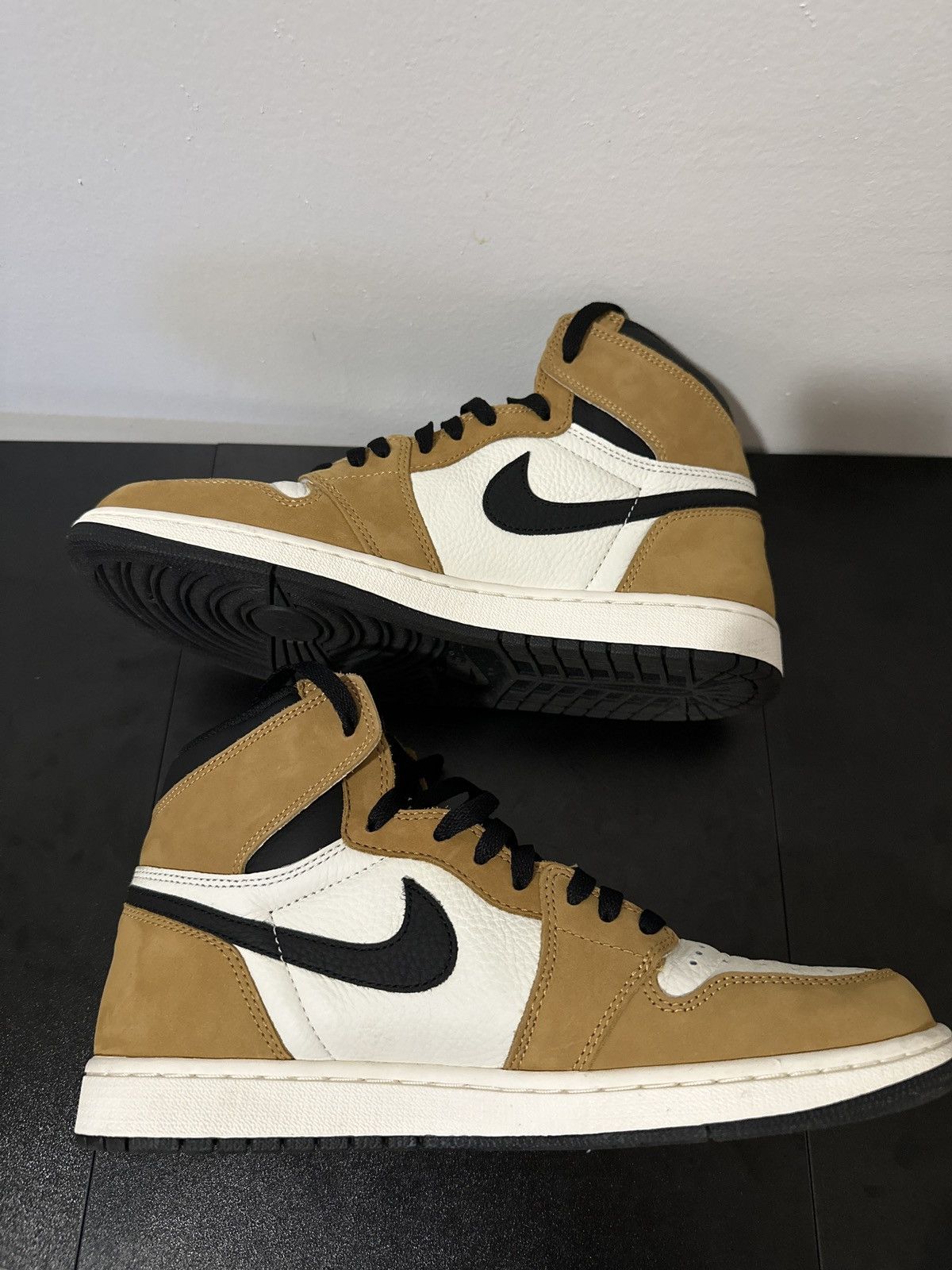 Jordan Brand Air Jordan retro 1 rookie Size US 11 / EU 44 - 2 Thumbnail