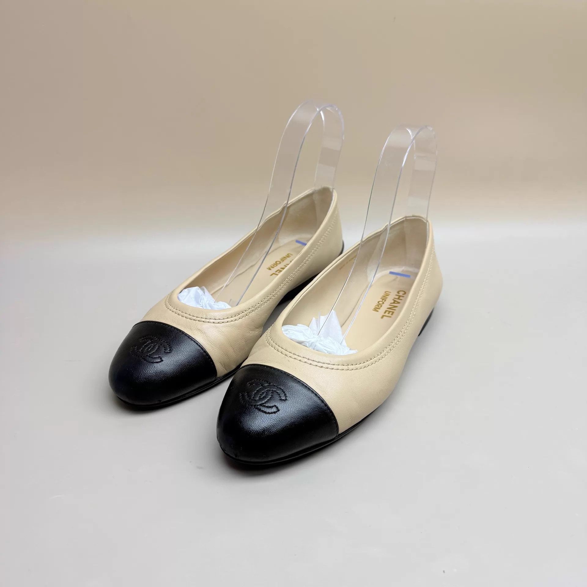 Chanel CHANEL CC Milk Tea Low Heel Pumps 39EU Mint Size US 8.5 / IT 38.5 - 1 Thumbnail