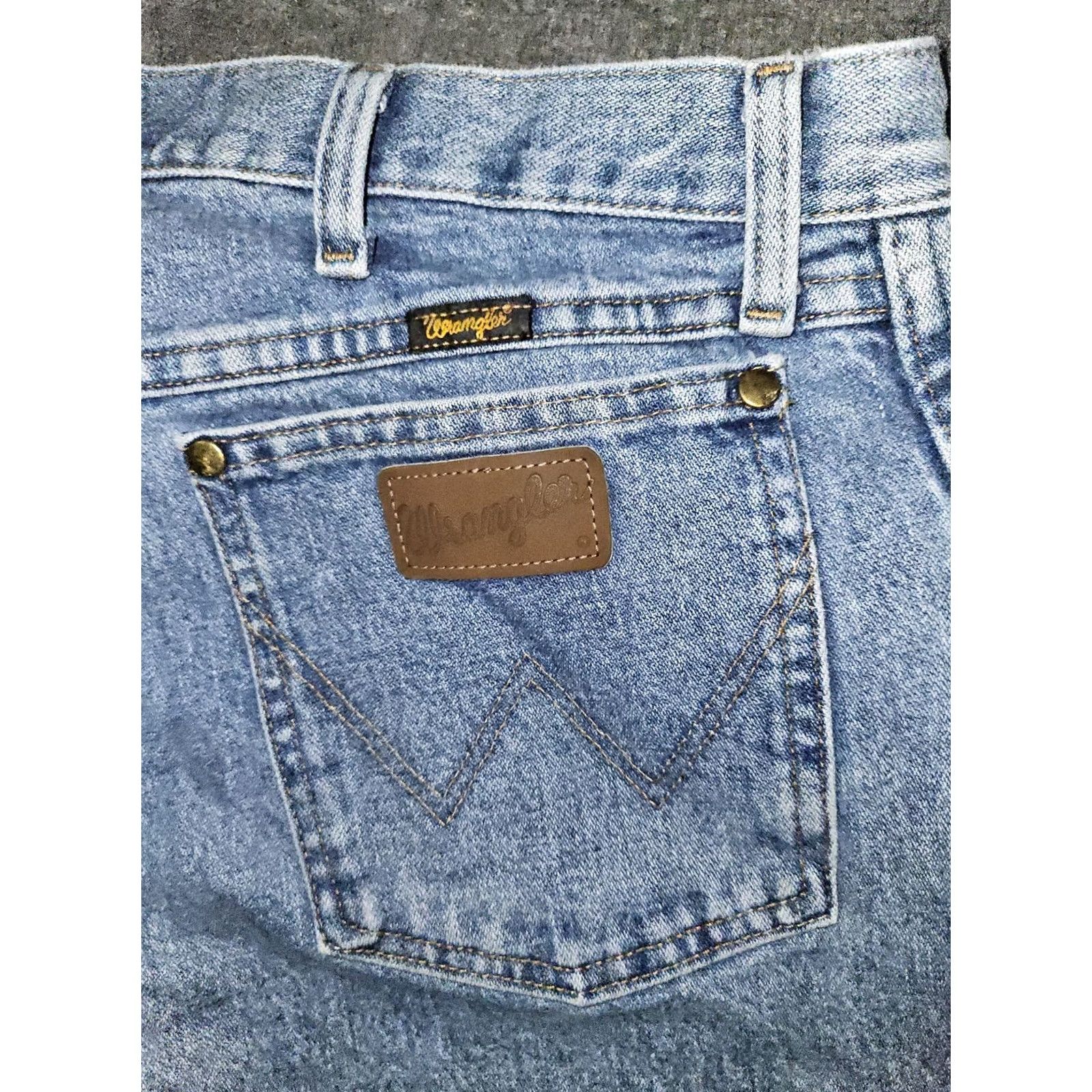 Wrangler VINTAGE Wrangler 47MWZ Jeans Men 36x30 Blue Denim Straight 90s Cowboy Logo Zipper Pocket Western Regular Rise Mens Size US 36 / EU 52 - 8 Thumbnail