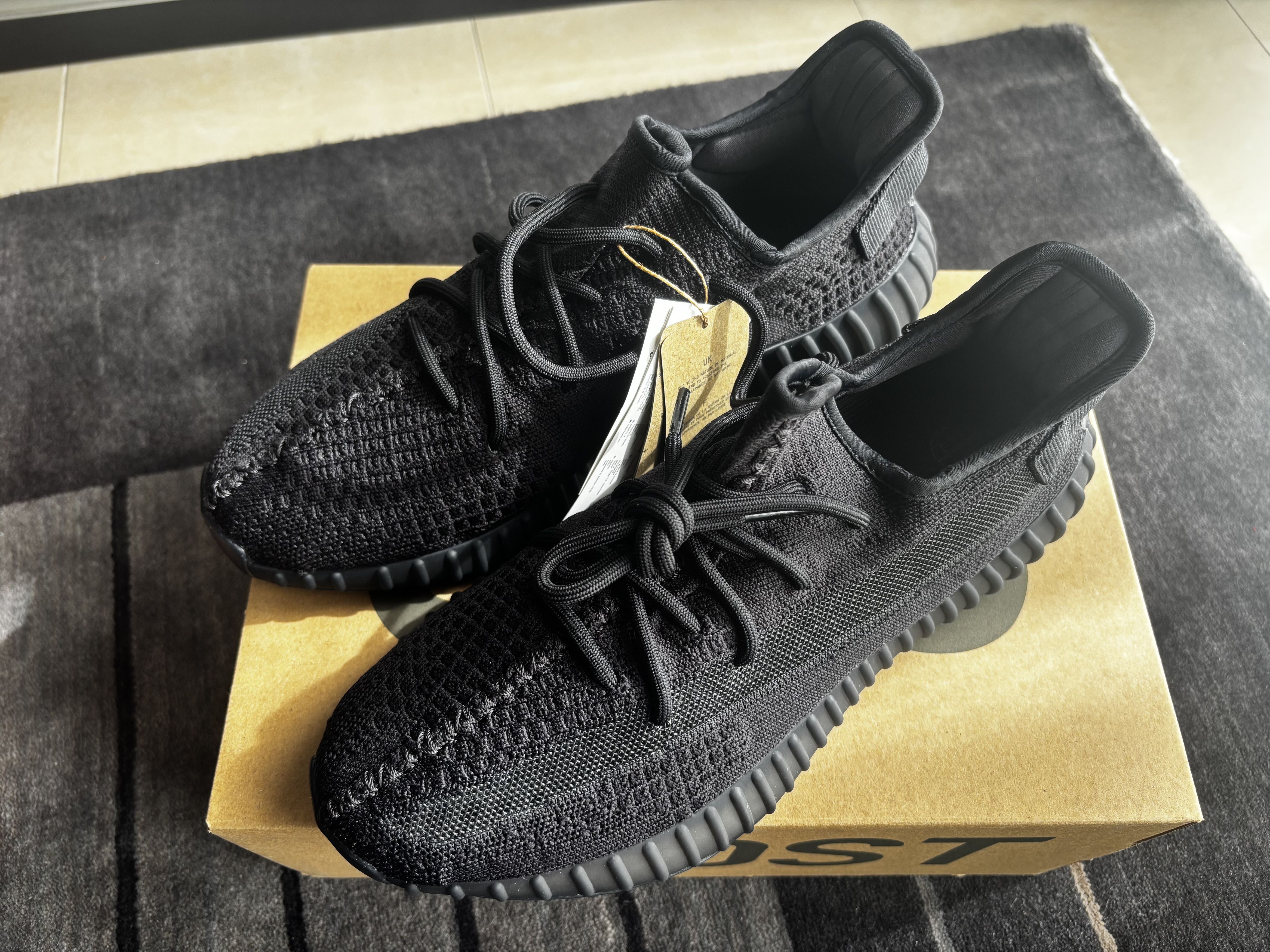 Yeezy Adidas Yeezy Boost 350 V2 Onyx Size US 10.5 / EU 43-44 - 2 Thumbnail