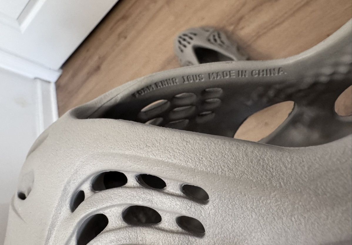 Adidas Adidas Yeezy Foam RNNR Stone Sage Size US 10 / EU 43 - 14 Thumbnail