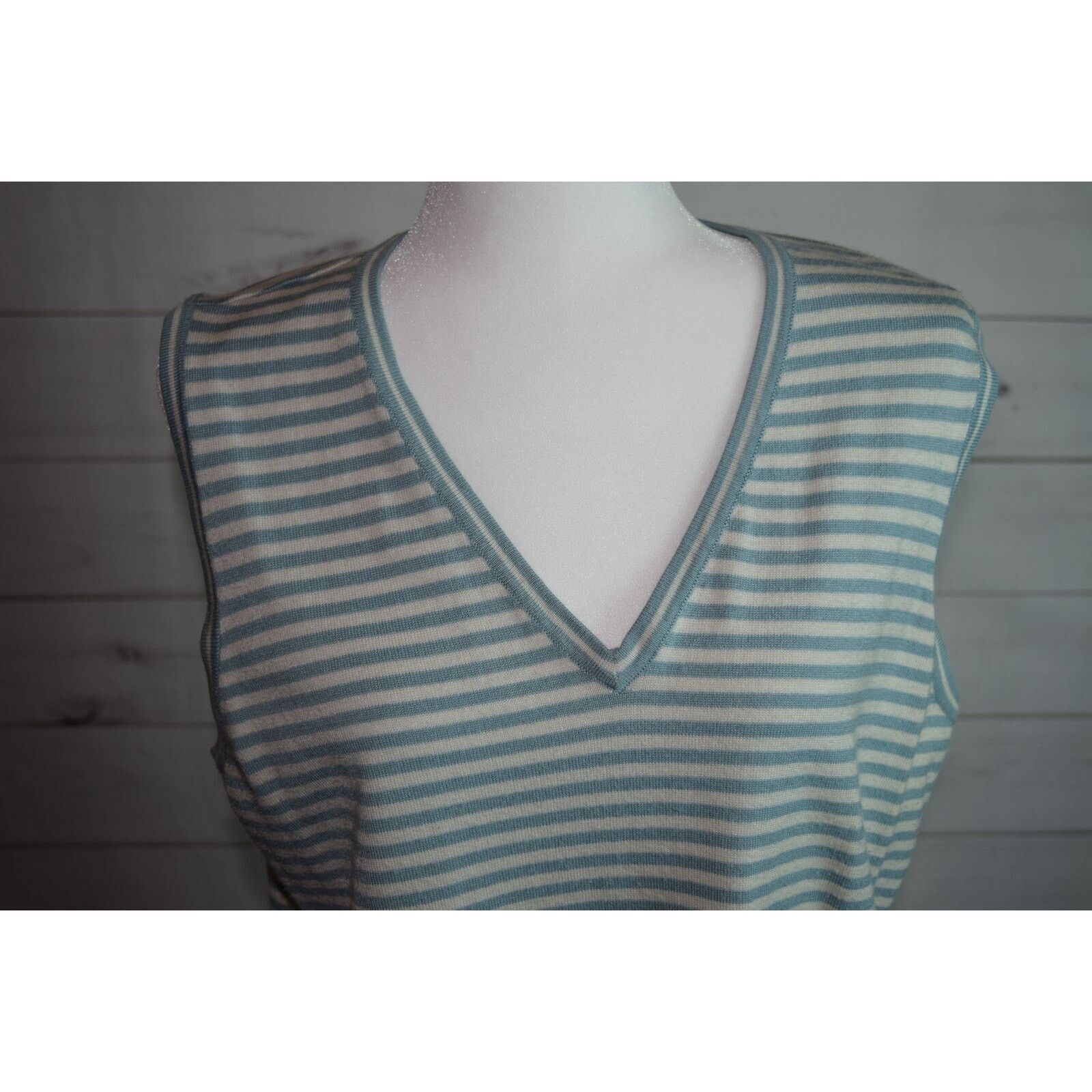 Vintage Kathie Lee Woman Blue Striped V-Neck Tank Top SZ 18W/20W Size XXL / US 16-18 / IT 52-54 - 2 Thumbnail