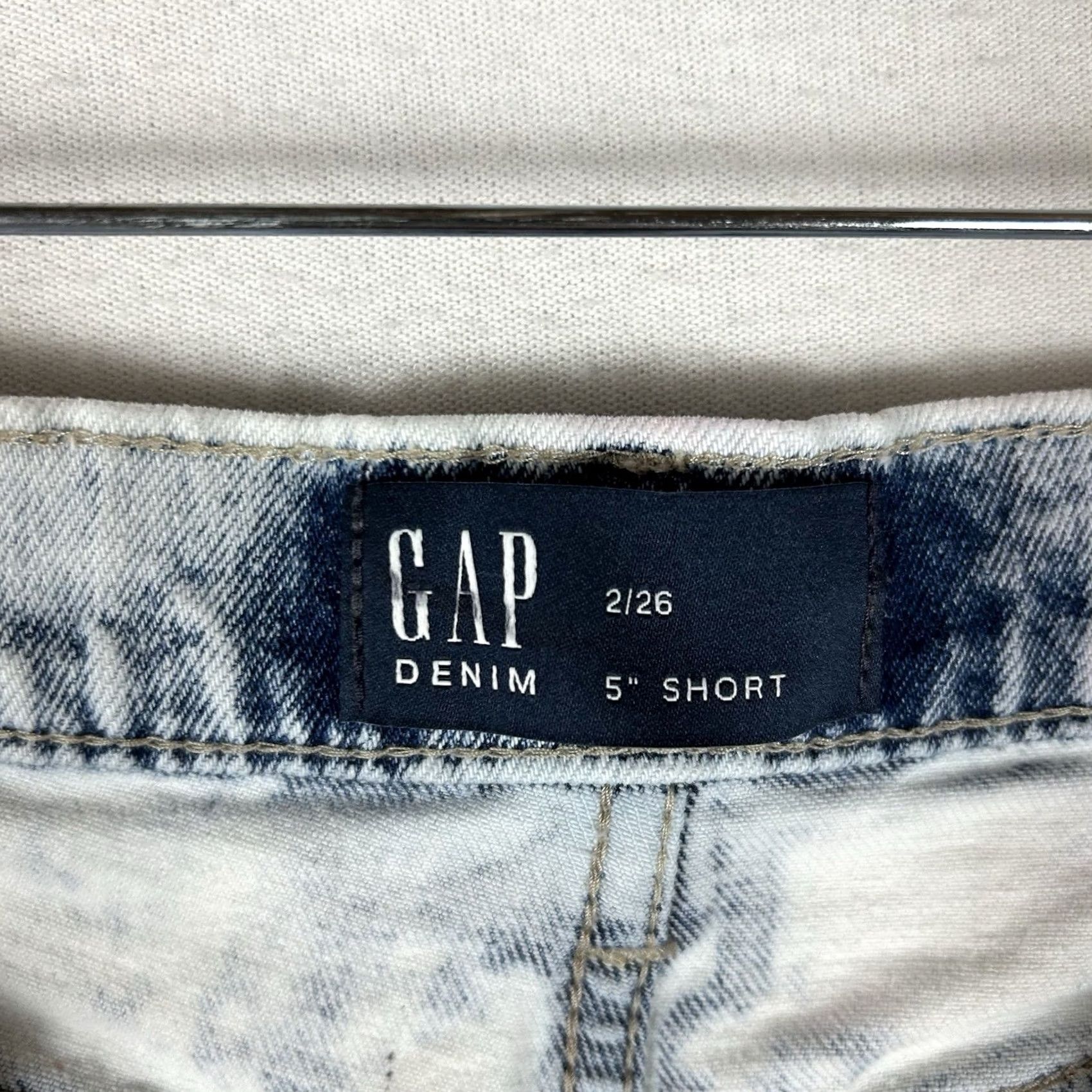 Gap Gap Denim Jean Shorts Womens 2 Blue Sunbleach 5" Inseam Casual Summer Beach Shorts Womens 2 Dawn? Size 26" / US 2 / IT 38 - 3 Thumbnail
