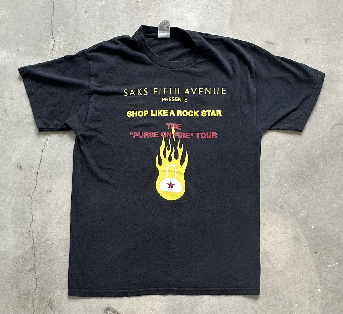 Fruit Of The Loom × Vintage VINTAGE SAKS FIFTH AVENUE SHOPPING TOUR TEE Size US M / EU 48-50 / 2 - 1 Thumbnail