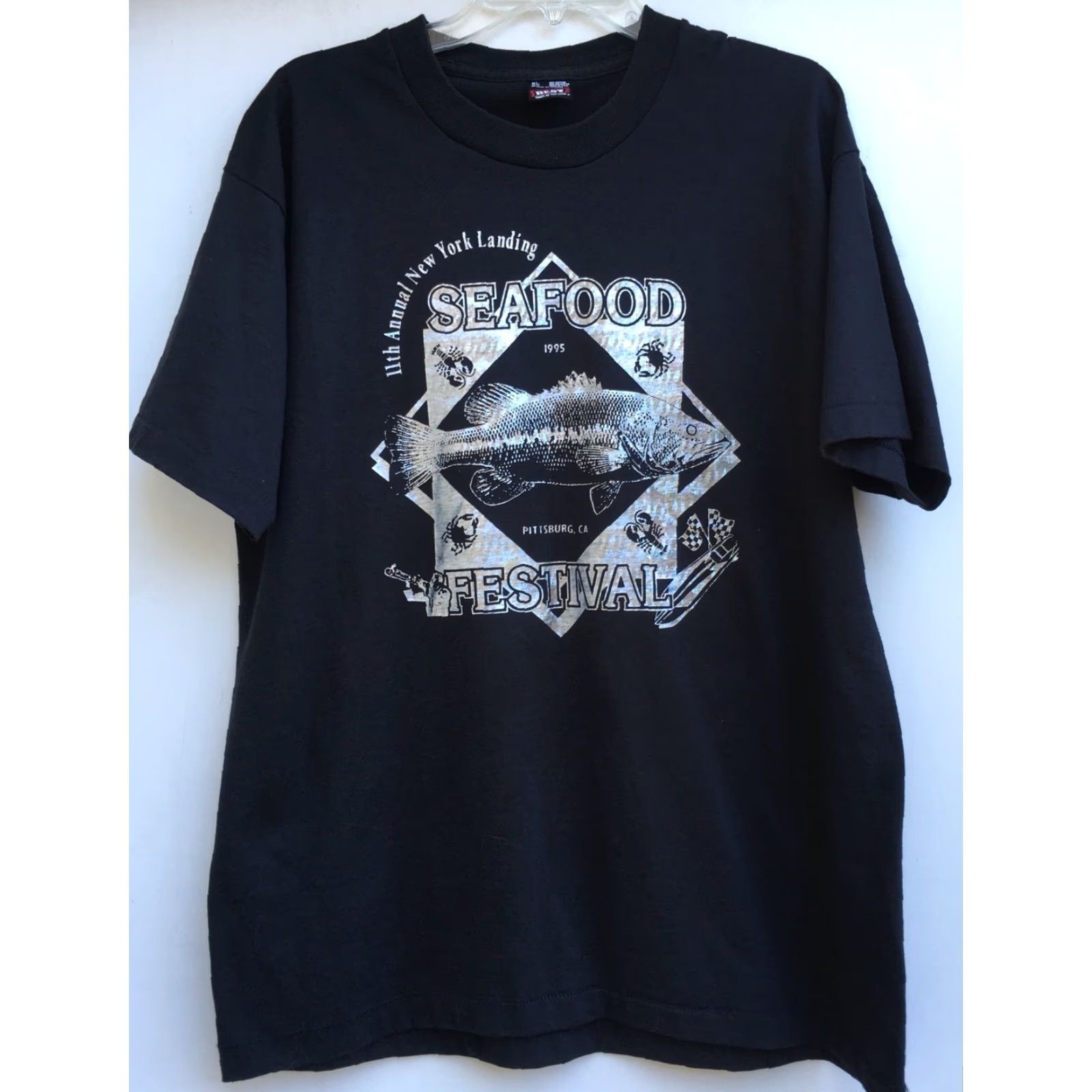 Fruit Of The Loom Vintage 1995 Seafood Festival Pittsburg CA T-Shirt 90s XL Silver Graphics Unisex Size US XL / EU 56 / 4 - 4 Thumbnail