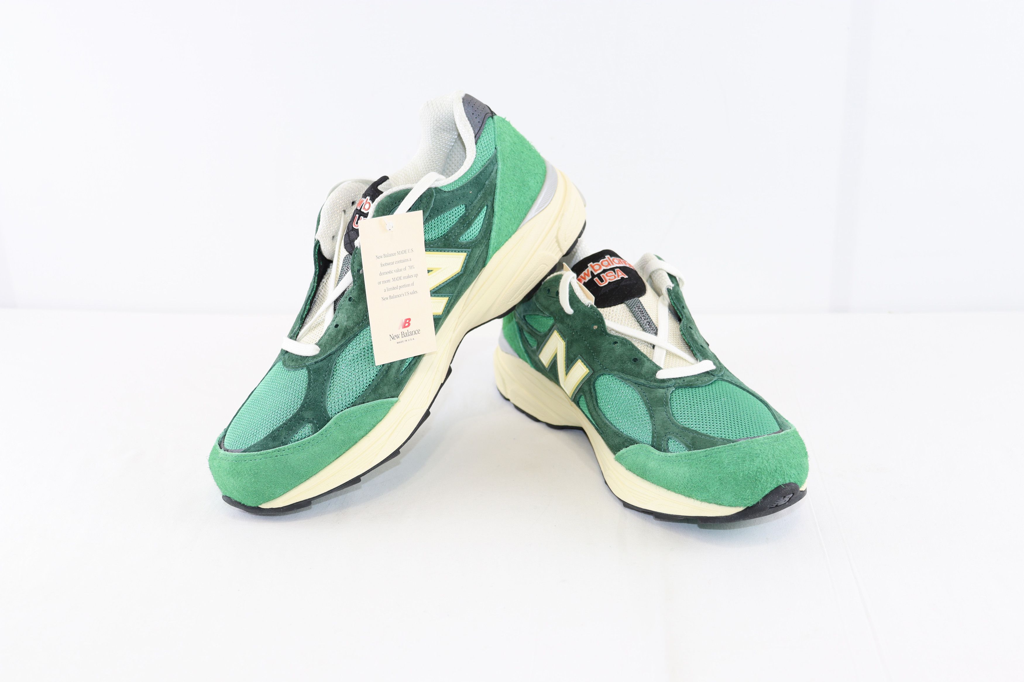 New Balance o1rshd1 990 V3 sneakers in Green/Gold Size US 11.5 / EU 44-45 - 9 Thumbnail