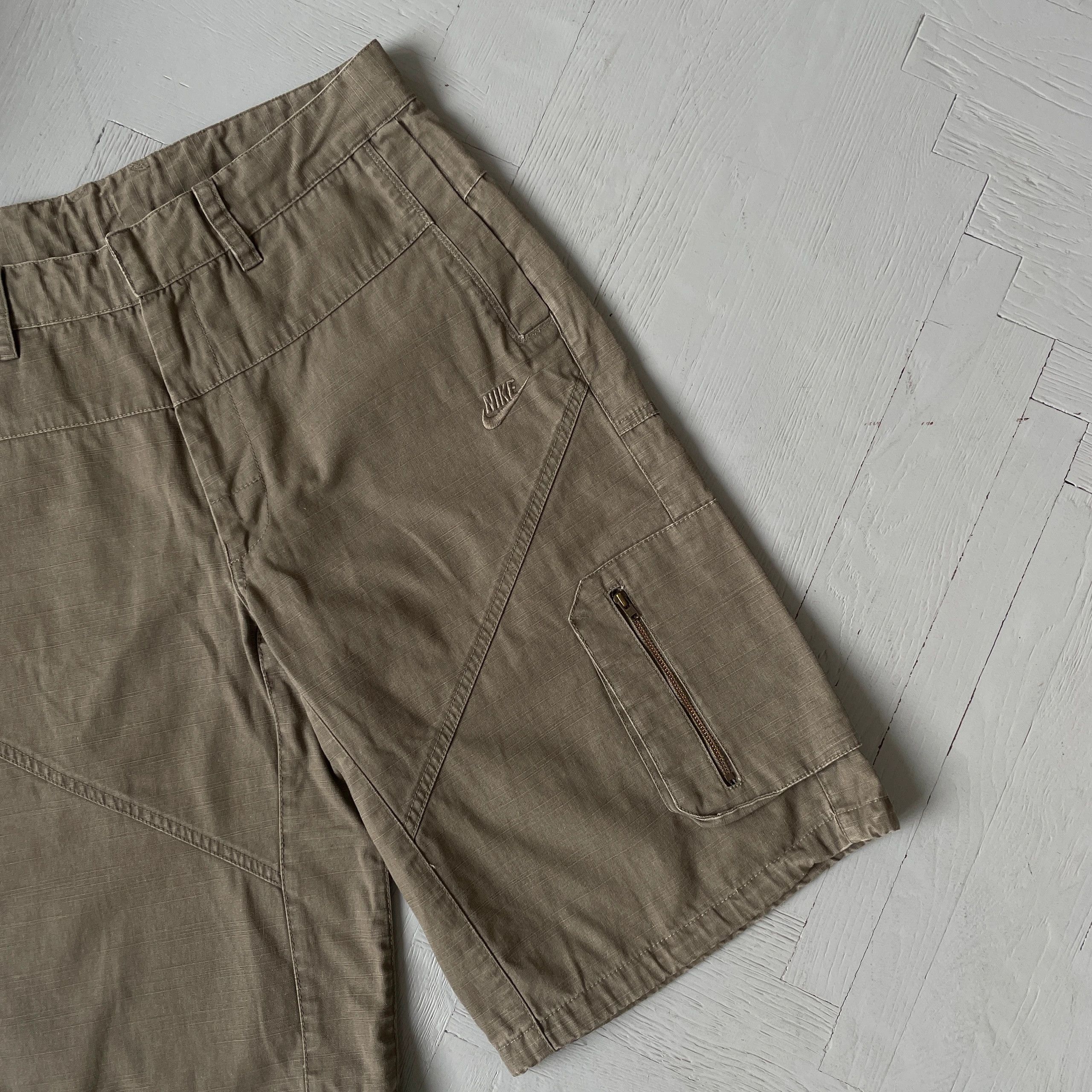 Nike Vintage Nike Cargo Shorts Size US 33 - 6 Thumbnail