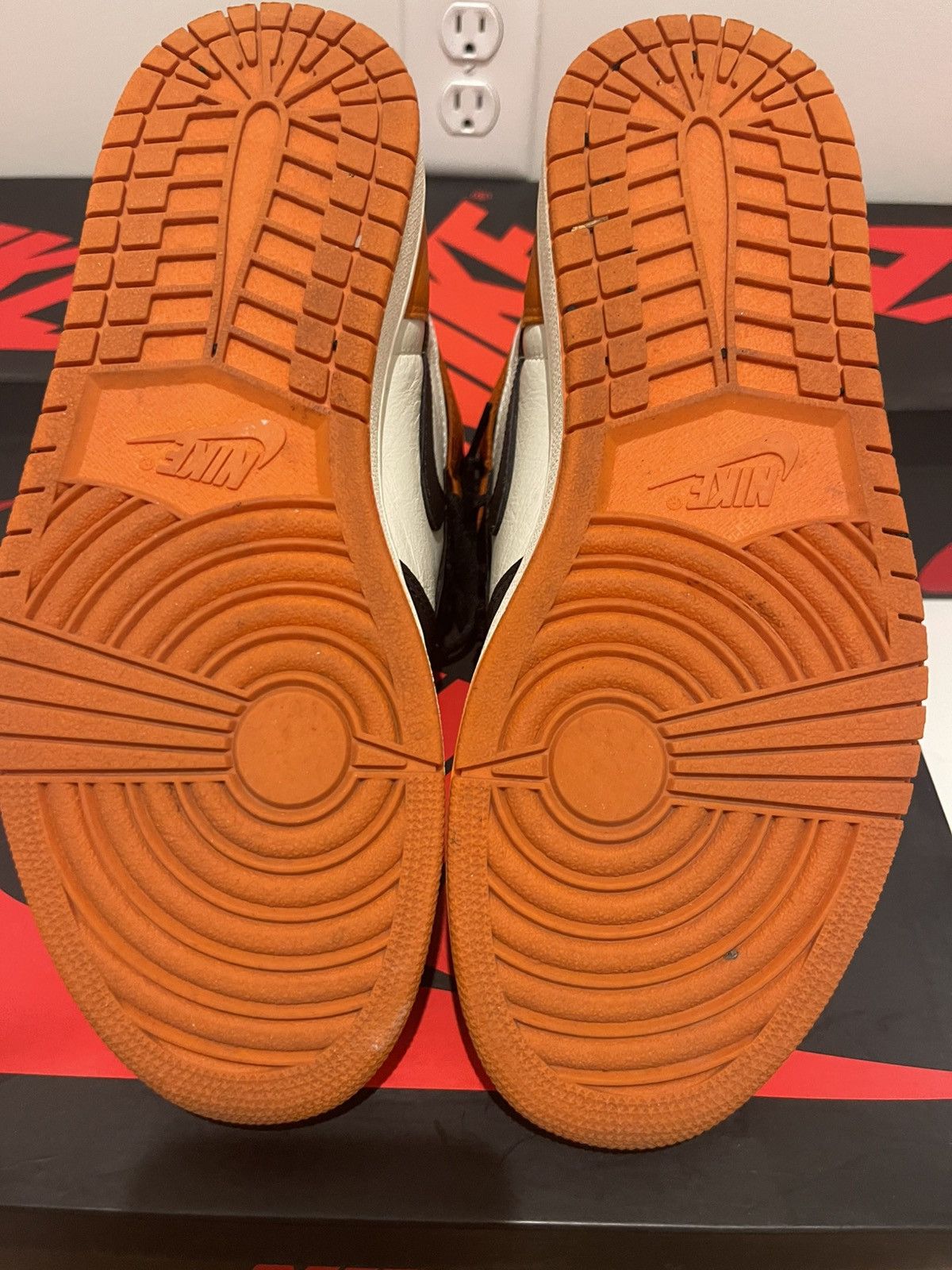 Jordan Brand Jordan Air Jordan 1 Retro High OG Shattered Backboard 2015 Size US 8.5 / EU 41-42 - 4 Thumbnail