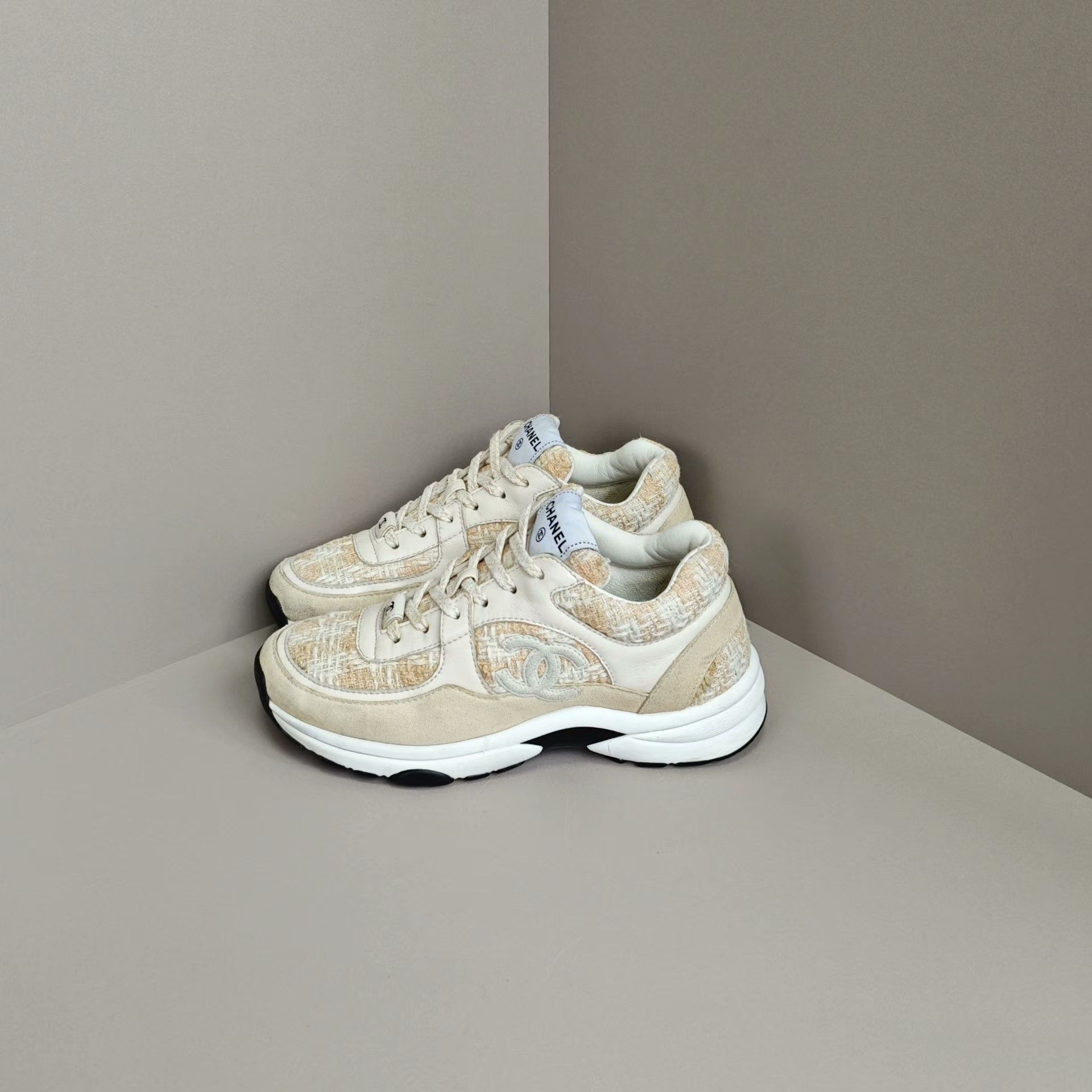 Chanel Chanel Casual Lowtop Sneakers us_5 Women Size US 5 / IT 35 - 1 Thumbnail