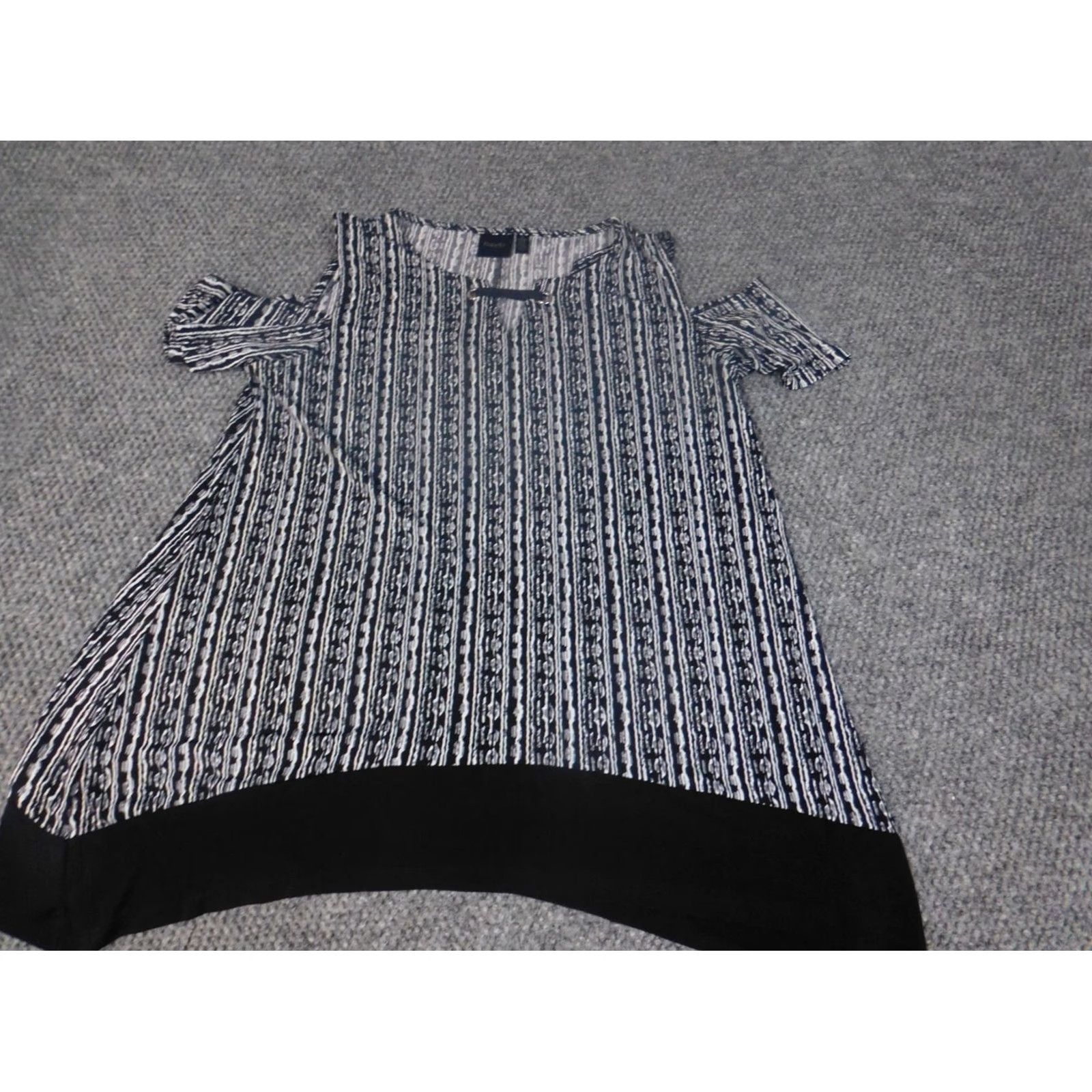 Vintage Rafaella Blouse Womens S Black Striped Crew Neck Short Sleeve Pullover Stretch Regular Button Polyester Rayon Lightweight Casual Shirt Size S / US 4 / IT 40 - 4 Thumbnail