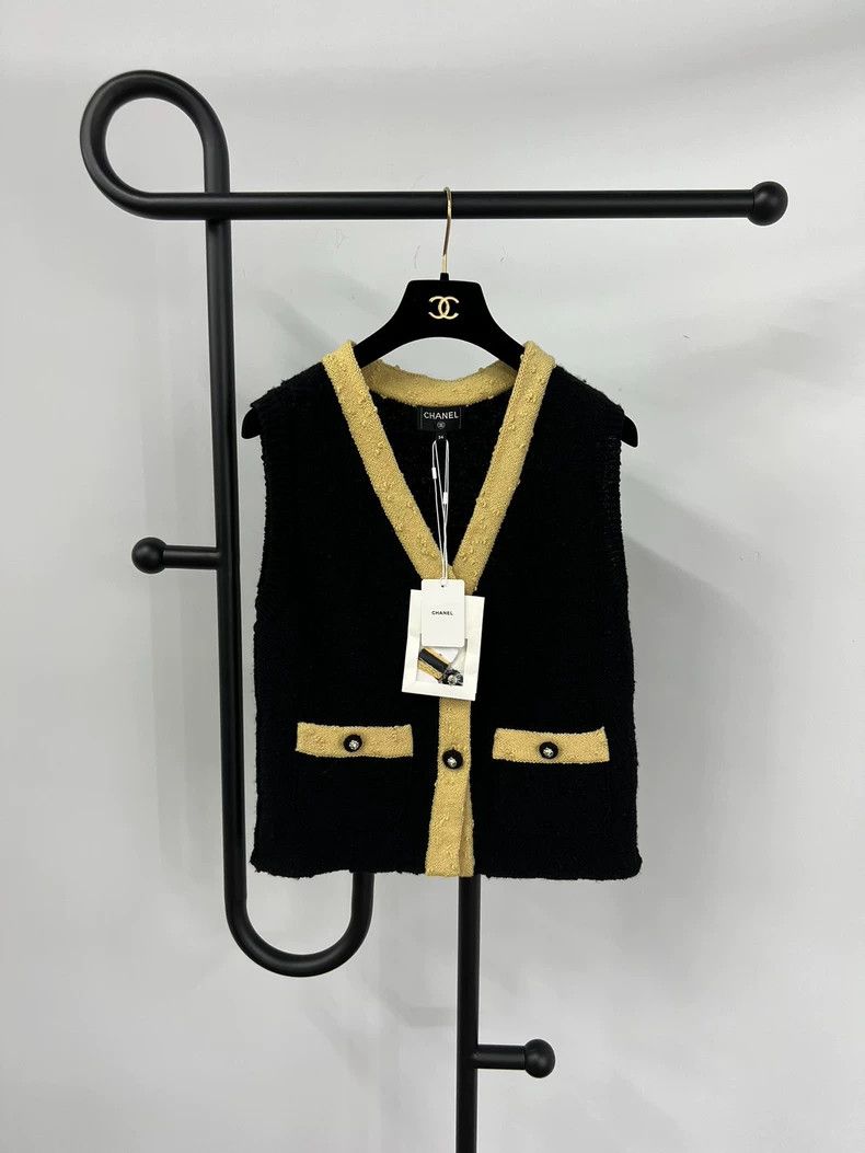 Chanel Chanel 24K Black Gold Knit Vest - dmc Size US XS / EU 42 / 0 - 1 Thumbnail