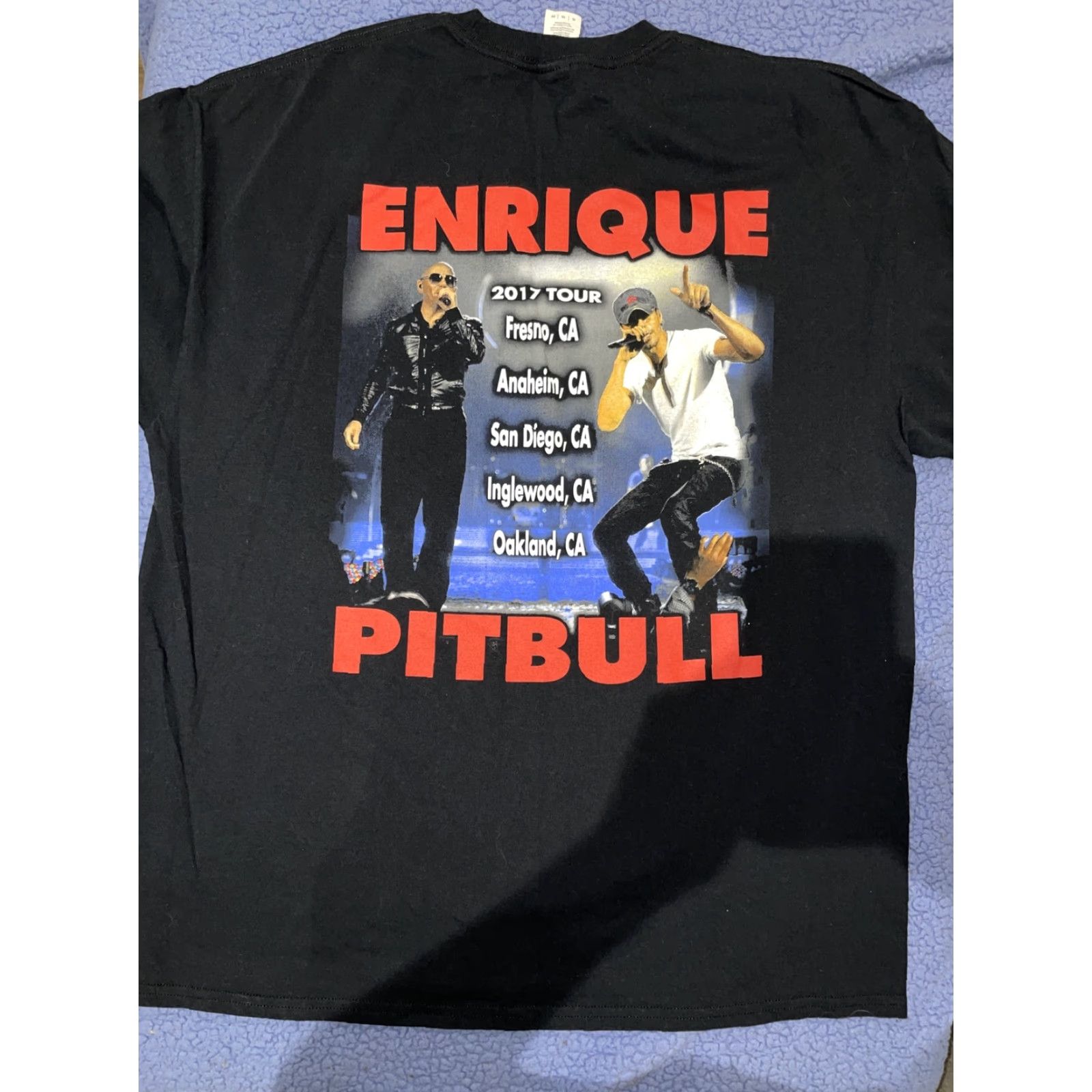 Gildan VINTAGE Enrique Iglesias Pitbull Tour 2017 Graphic T Shirt Unisex Adults Black XL Cotton Size XL Size US XL / EU 56 / 4 - 5 Thumbnail