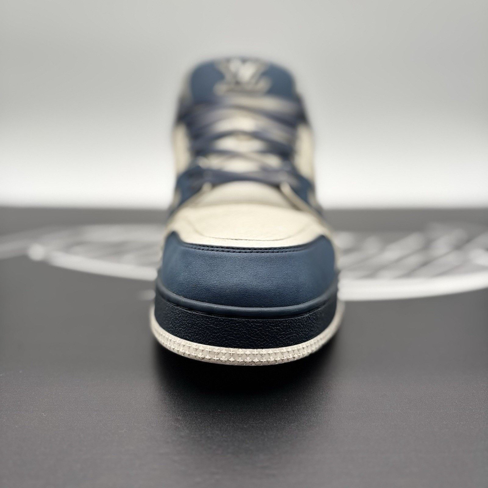 Louis Vuitton (11-11.5 US) Louis Vuitton Trainer ' White Navy '| GOOD COND Size US 11.5 / EU 44-45 - 15 Thumbnail