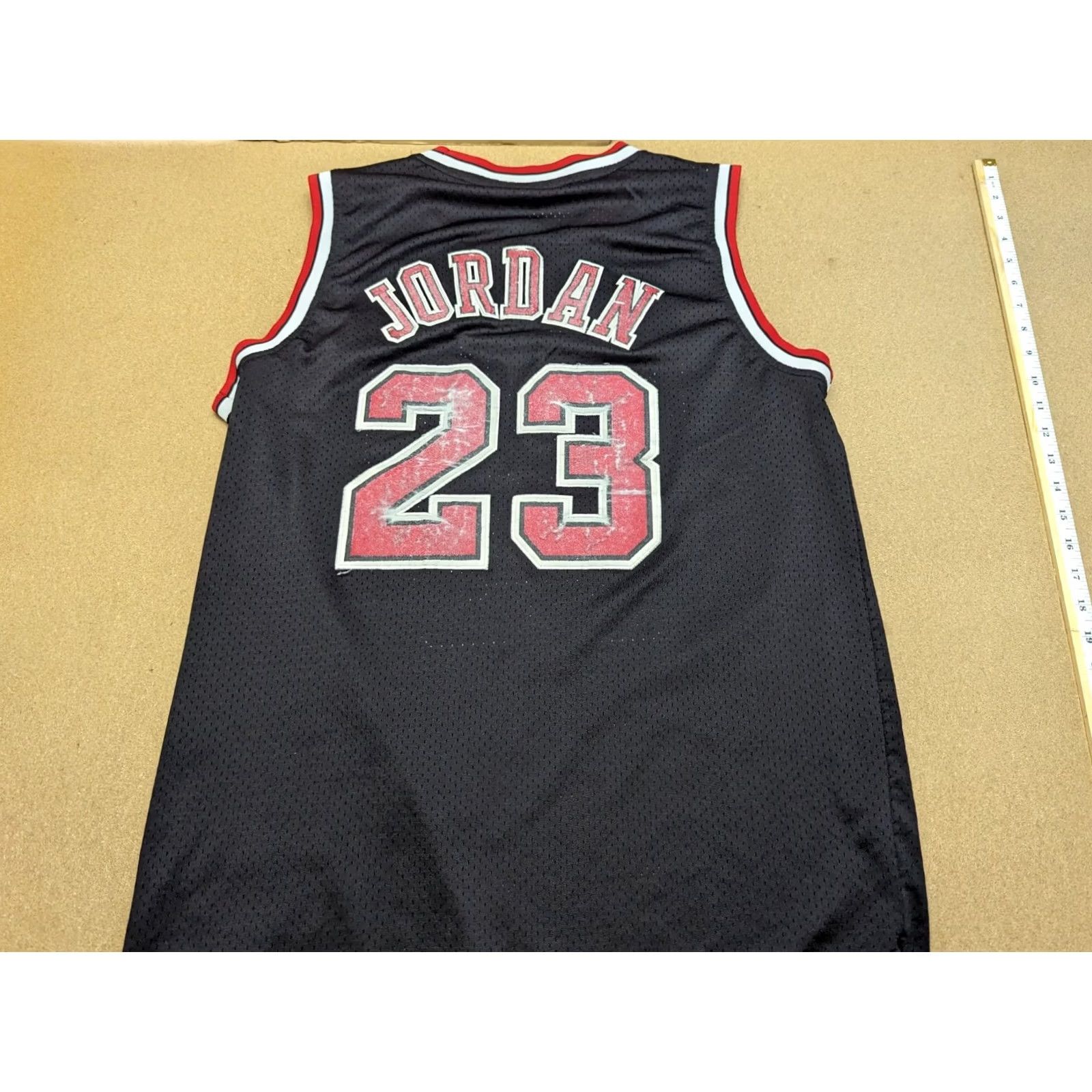 Nike Nike Michael Jordan #23 Mens Basketball Jersey L Black NBA 90s Red Jersey Mens L Black 90s Nike Basketball Jersey Size US L / EU 52-54 / 3 - 2 Thumbnail