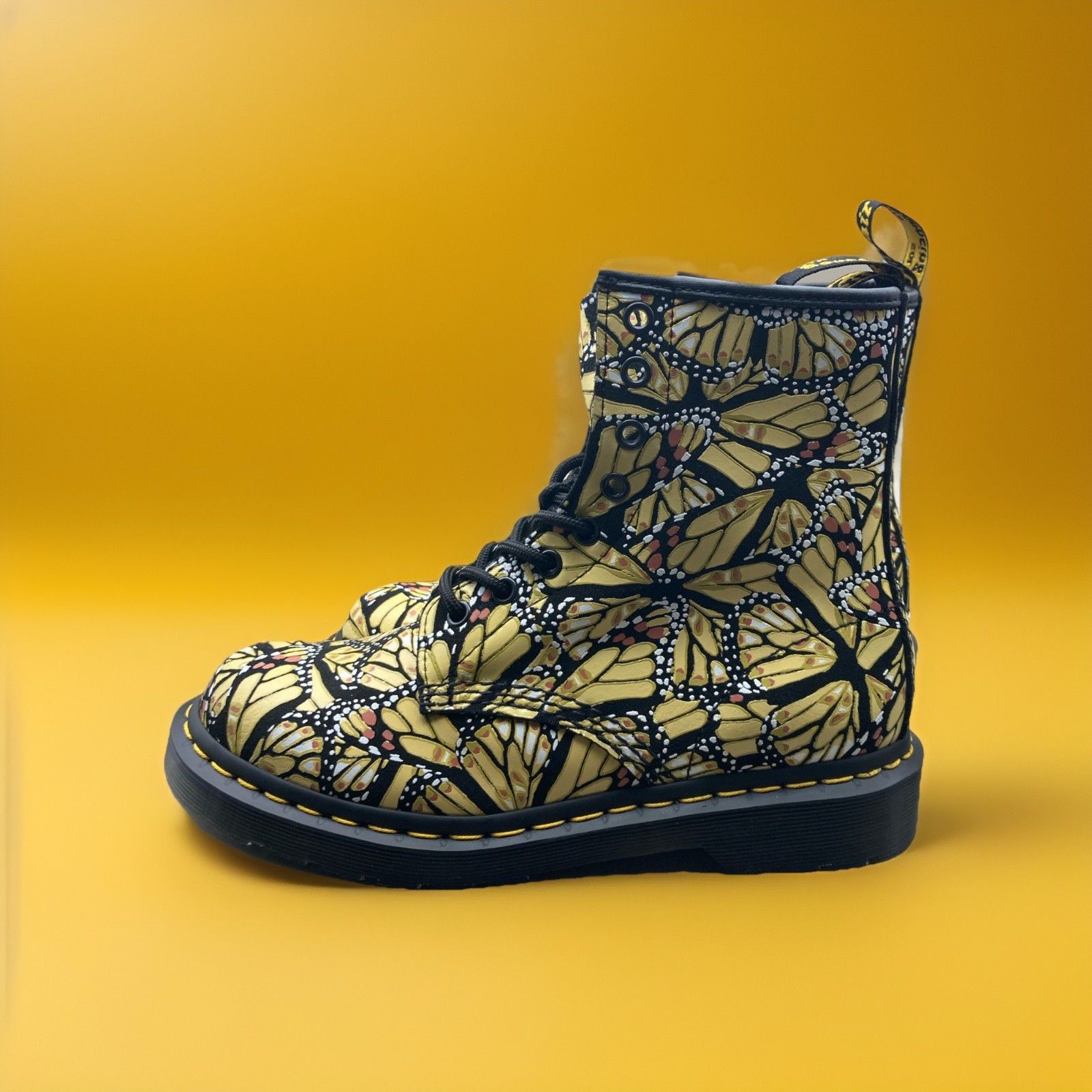 Dr. Martens NWOT Dr. Martens 1460 8-Eye Butterfly Boots Women's Size 7 Size US 7 / IT 37 - 8 Thumbnail