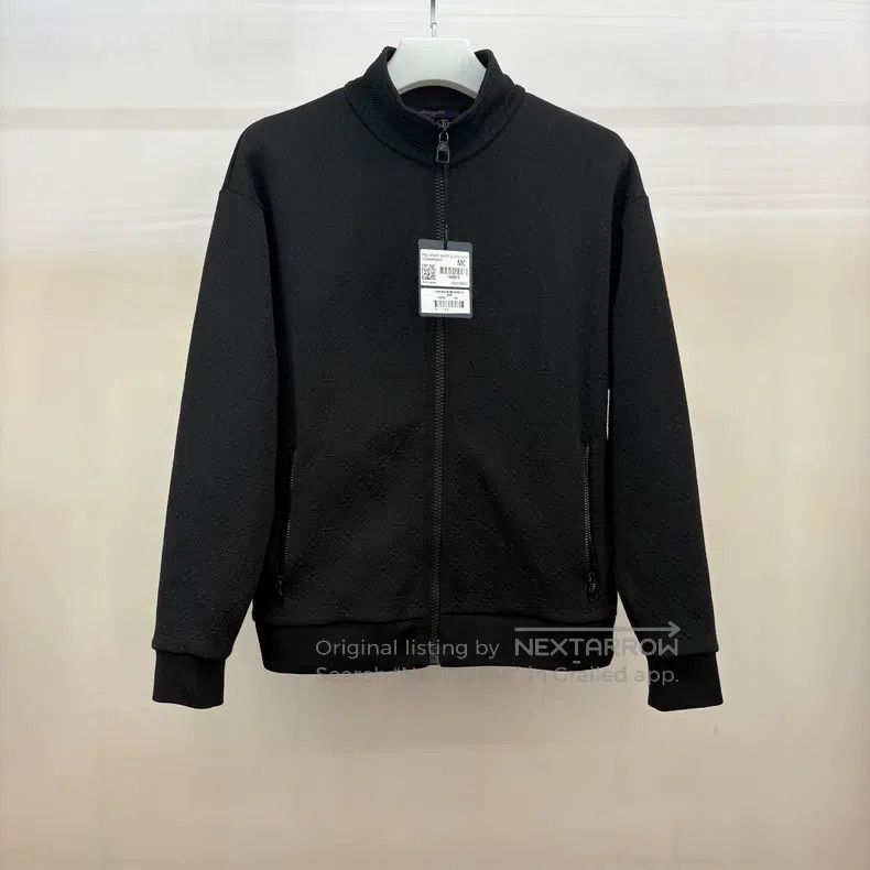 Louis Vuitton Louis Vuitton embossed dark pattern and full logo jacket Size US M / EU 48-50 / 2 - 1 Thumbnail