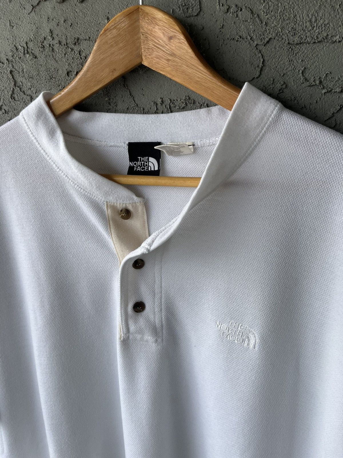 The North Face Vintage The North Face White/Cream Short Sleeve Henley Shirt Size US XXL / EU 58 / 5 - 2 Thumbnail