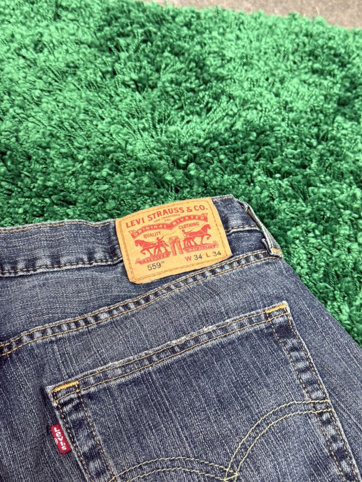 Levi's Levi's 559 Denim Cut Off Raw Hem Tab Jean Shorts Sz. 34 Size US 34 / EU 50 - 3 Thumbnail