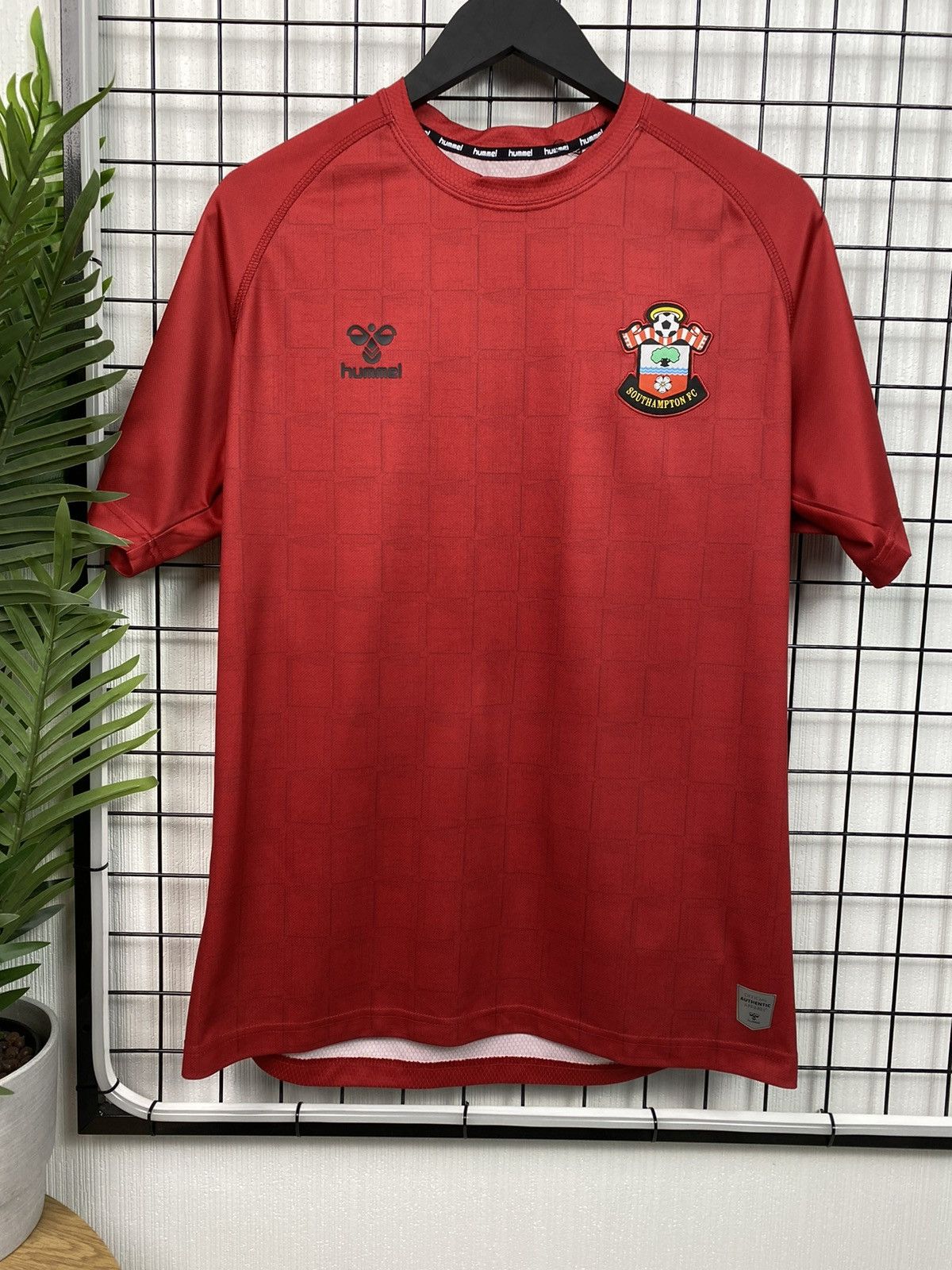 Other Southampton FC soccer jersey 2021 2022 hummel football S kit Size US S / EU 44-46 / 1 - 2 Thumbnail