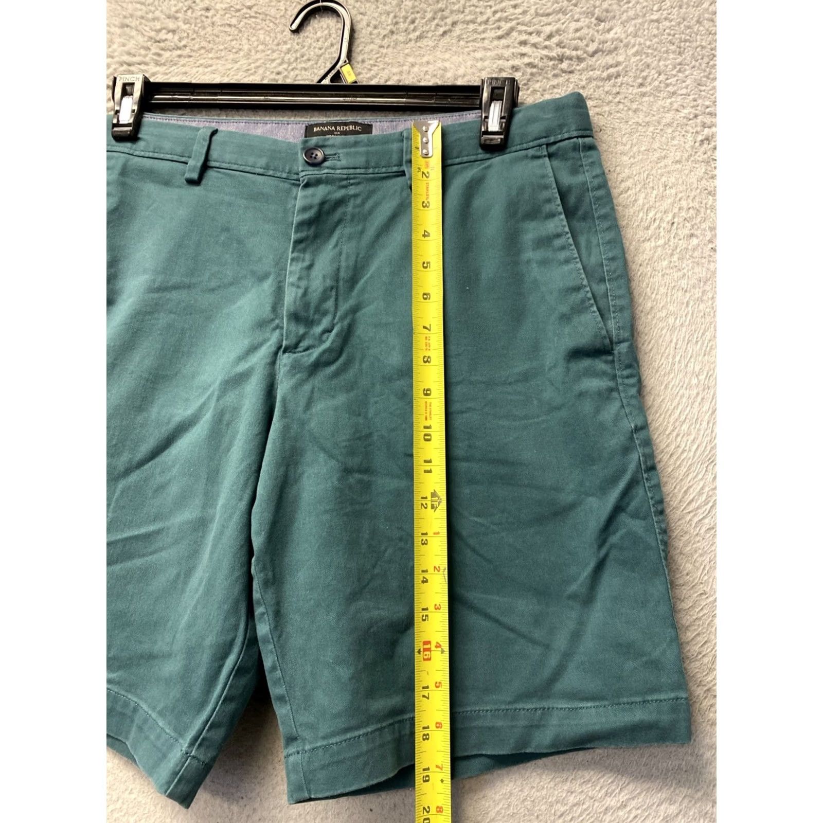Banana Republic Banana Republic Chino Shorts Mens 33 Green 9" Inseam Cotton Zip Flat Front Cargo Pocket Regular Rise Spring Summer Fall Mens Size US 33 - 6 Thumbnail