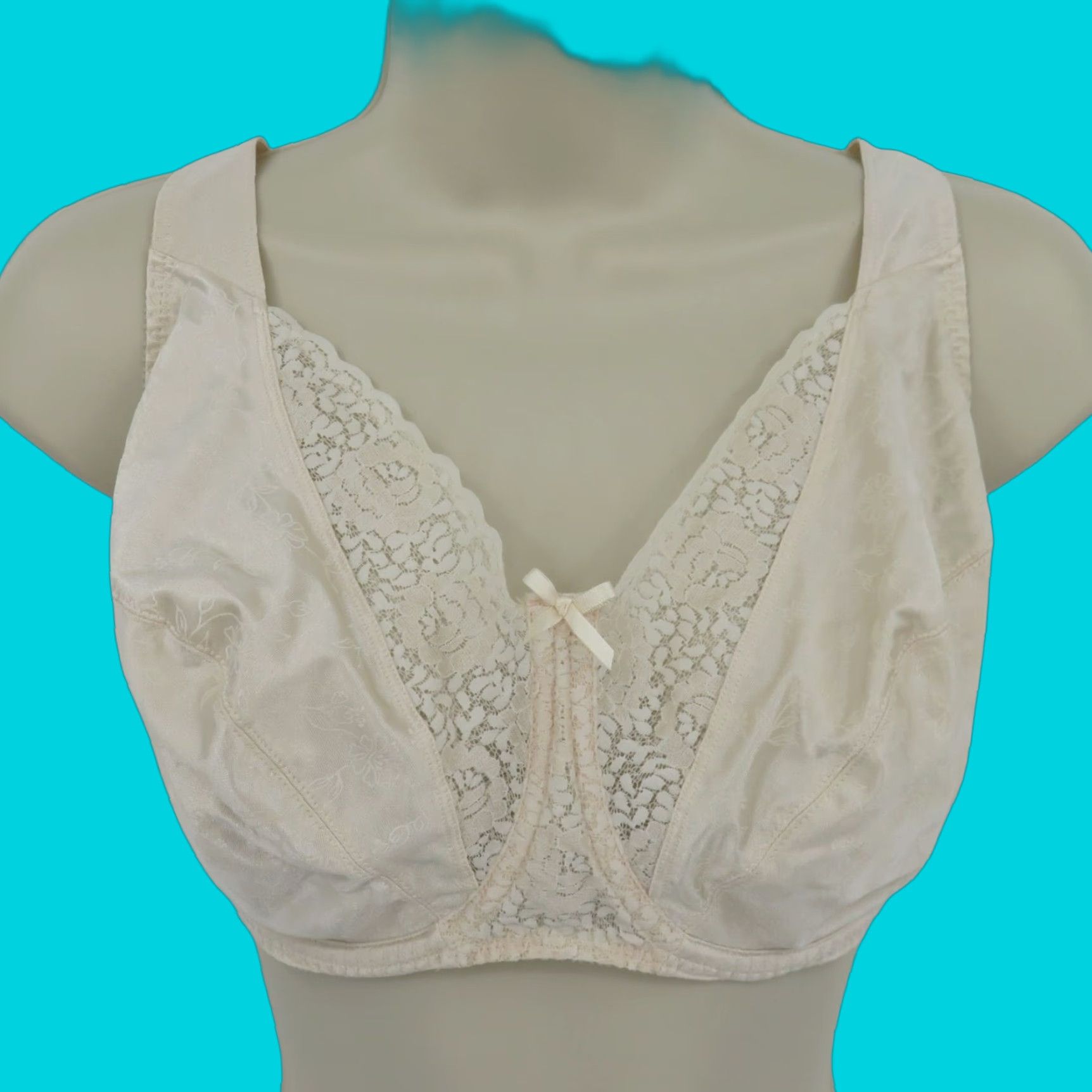 Vintage **Playtex 40DD Cream Floral Underwire Lift Support Bra** User: Playtex 40DD Cream Floral Underwire Lift Support Bra Size ONE SIZE - 1 Thumbnail