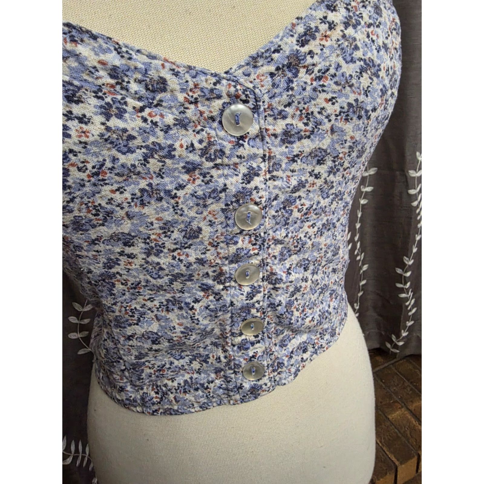 Abercrombie & Fitch Abercrombie & Fitch Linen Blend Crop Cami Tank Top Blue Flowers Stretch Small Women Tank Sleeveless V-Neck Spaghetti Pullover Slim Size S / US 4 / IT 40 - 5 Thumbnail