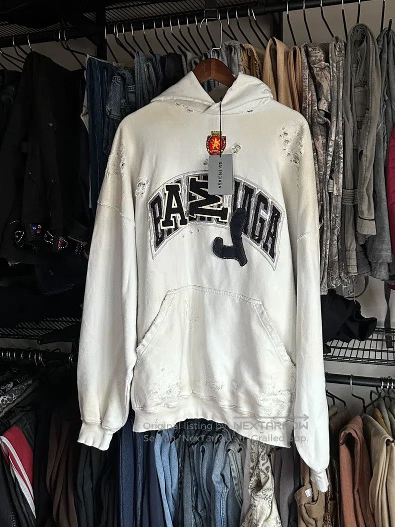 Balenciaga Balenciaga Manchester United Sweatshirt Size US L / EU 52-54 / 3 - 1 Thumbnail