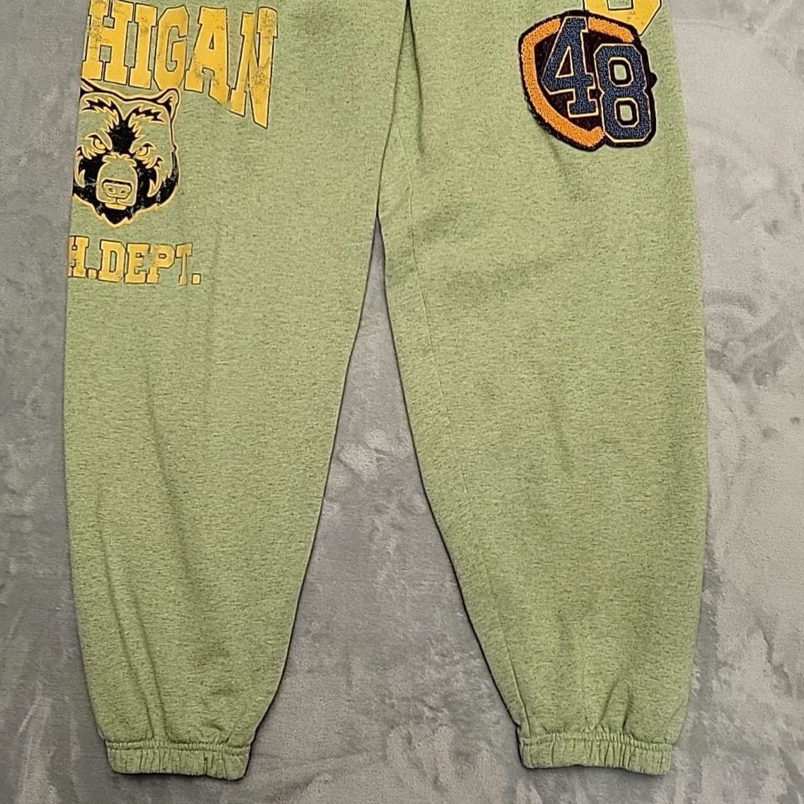 Urban Outfitters Urban Outfitters Sweatpants Mens M Green Michigan 48 Graphic Lounge Collegiate Size US 31 - 2 Thumbnail