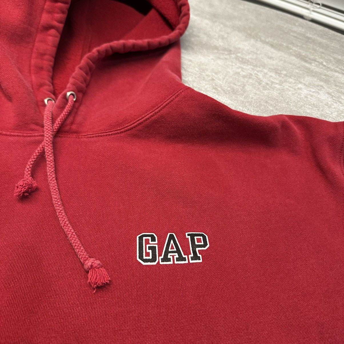 Gap × Vintage Vintage Y2K Gap Heavyweight Hoodie Spellout Sweatshirt Red Size US M / EU 48-50 / 2 - 2 Thumbnail