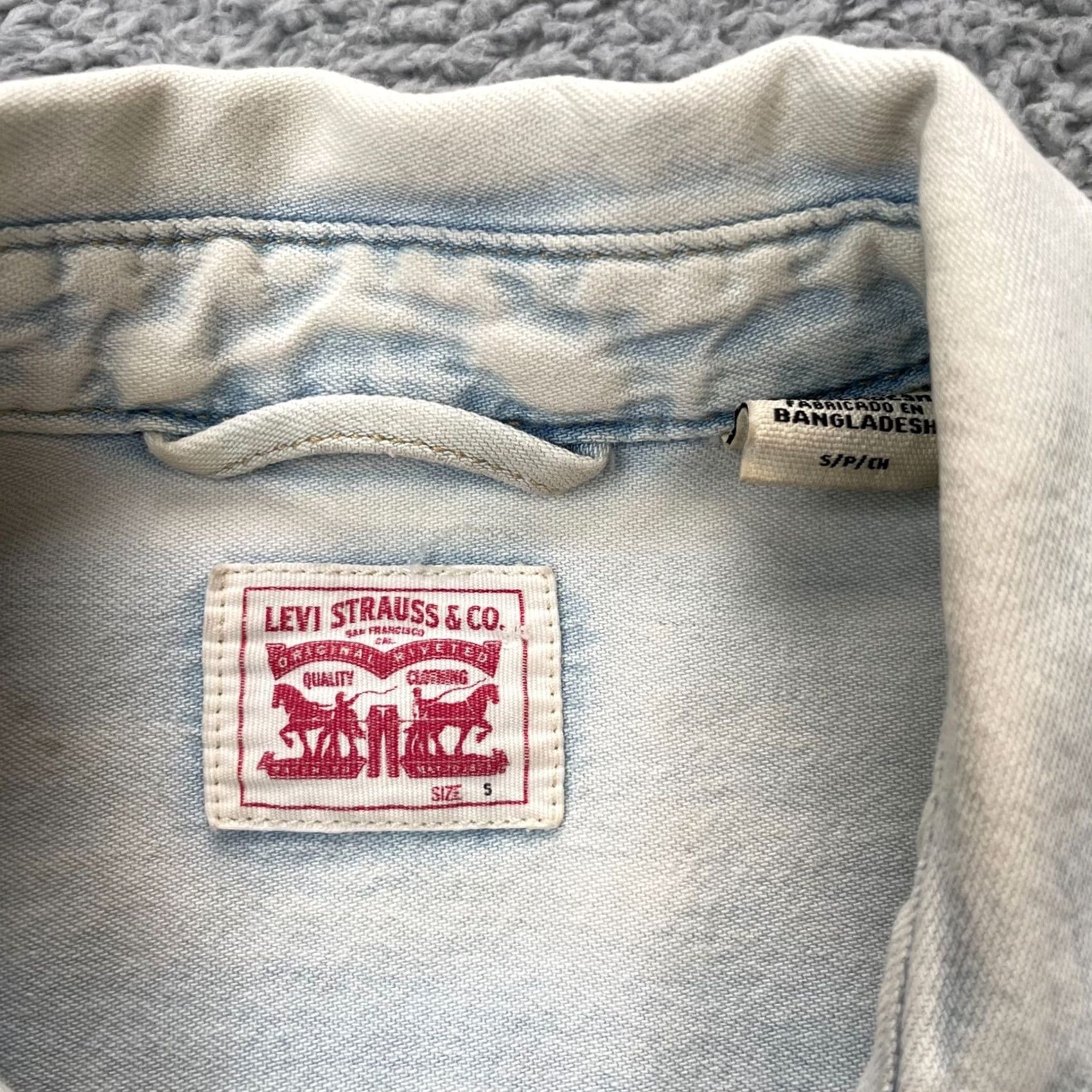 Levi's Levi's Shirt Womens Small Blue Denim Western Pockets Pearl Snap Cowboy Wash Fade Size S / US 4 / IT 40 - 5 Thumbnail