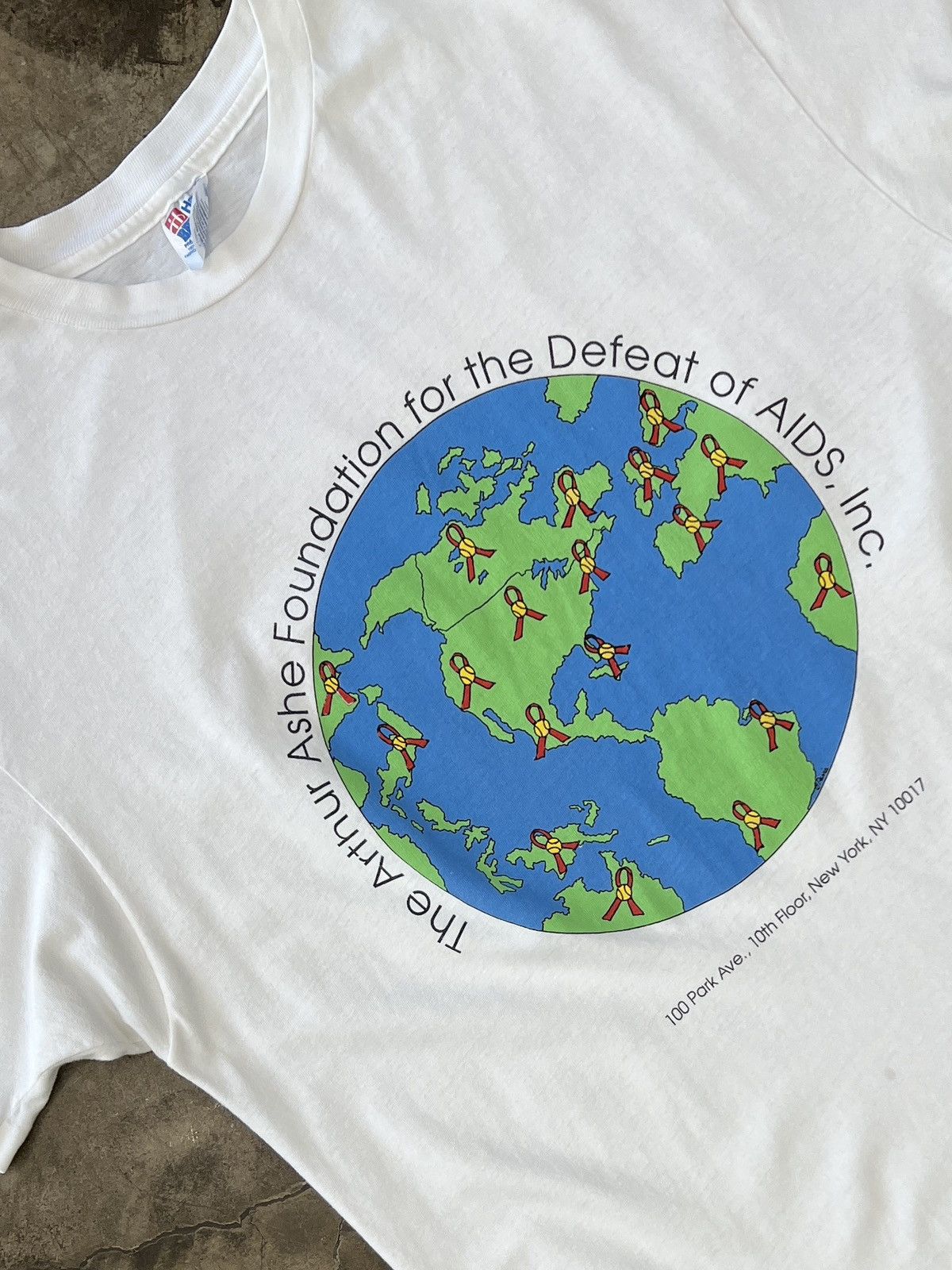 Vintage Vintage Aurthur Ashe Foundation AIDS Social Earth Tee XL Size US XL / EU 56 / 4 - 1 Thumbnail