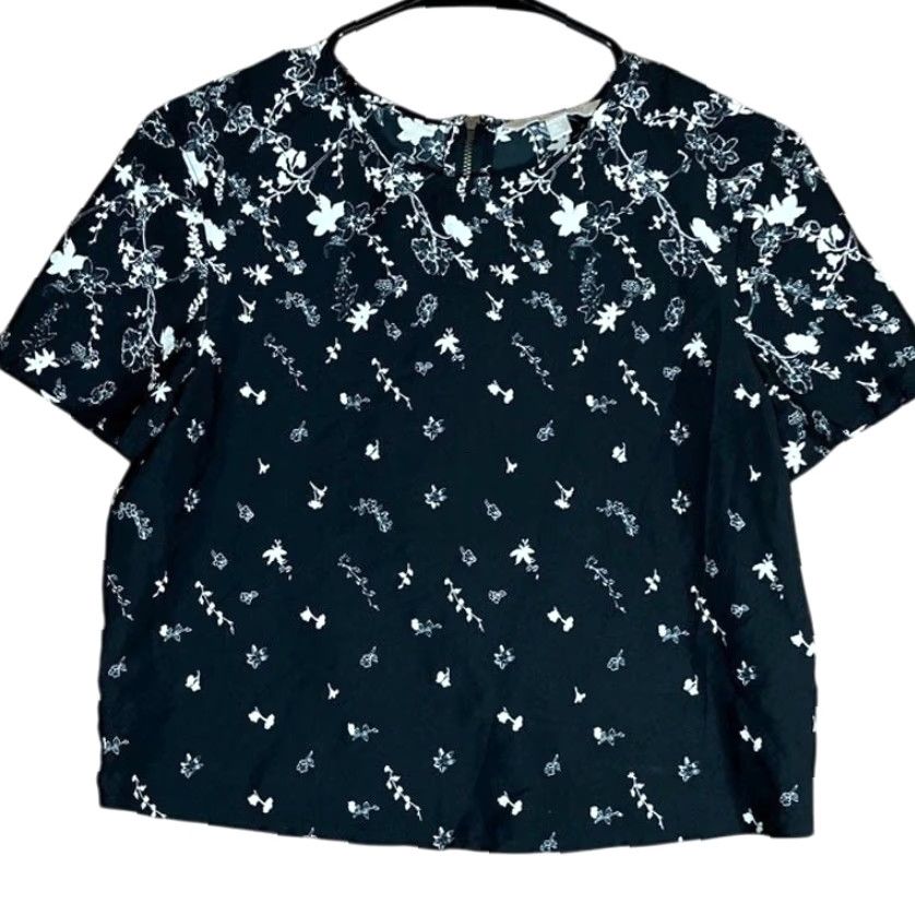 Banana Republic Banana Republic Womens Blouse Black White Floral Short Sleeve Petite XS Blouse Casual Workwear Travel Size XS / US 0-2 / IT 36-38 - 2 Thumbnail