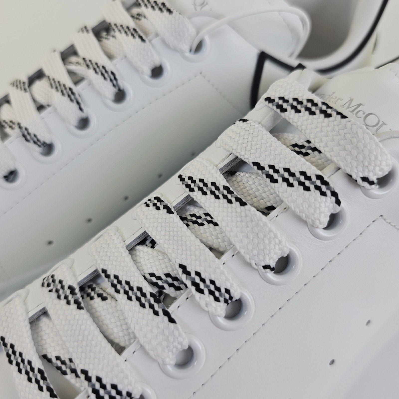 Alexander McQueen ALEXANDER MCQUEEN Oversized Men's White/Black Sneakers New ( Size US 6 / EU 39 - 6 Thumbnail