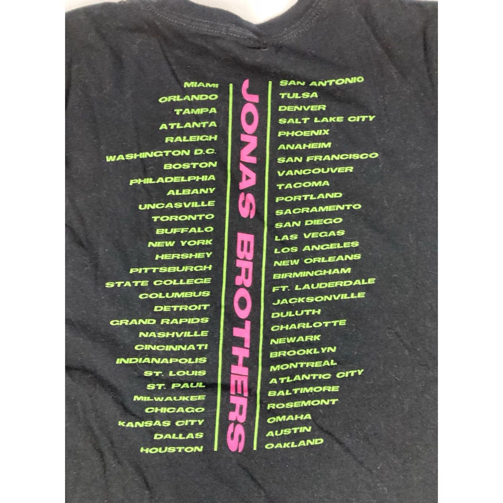Gildan VINTAGE Jonas Brothers Happiness Begins 2020 Graphic T-shirt Women Small Black Music Shirt Size S / US 4 / IT 40 - 5 Thumbnail