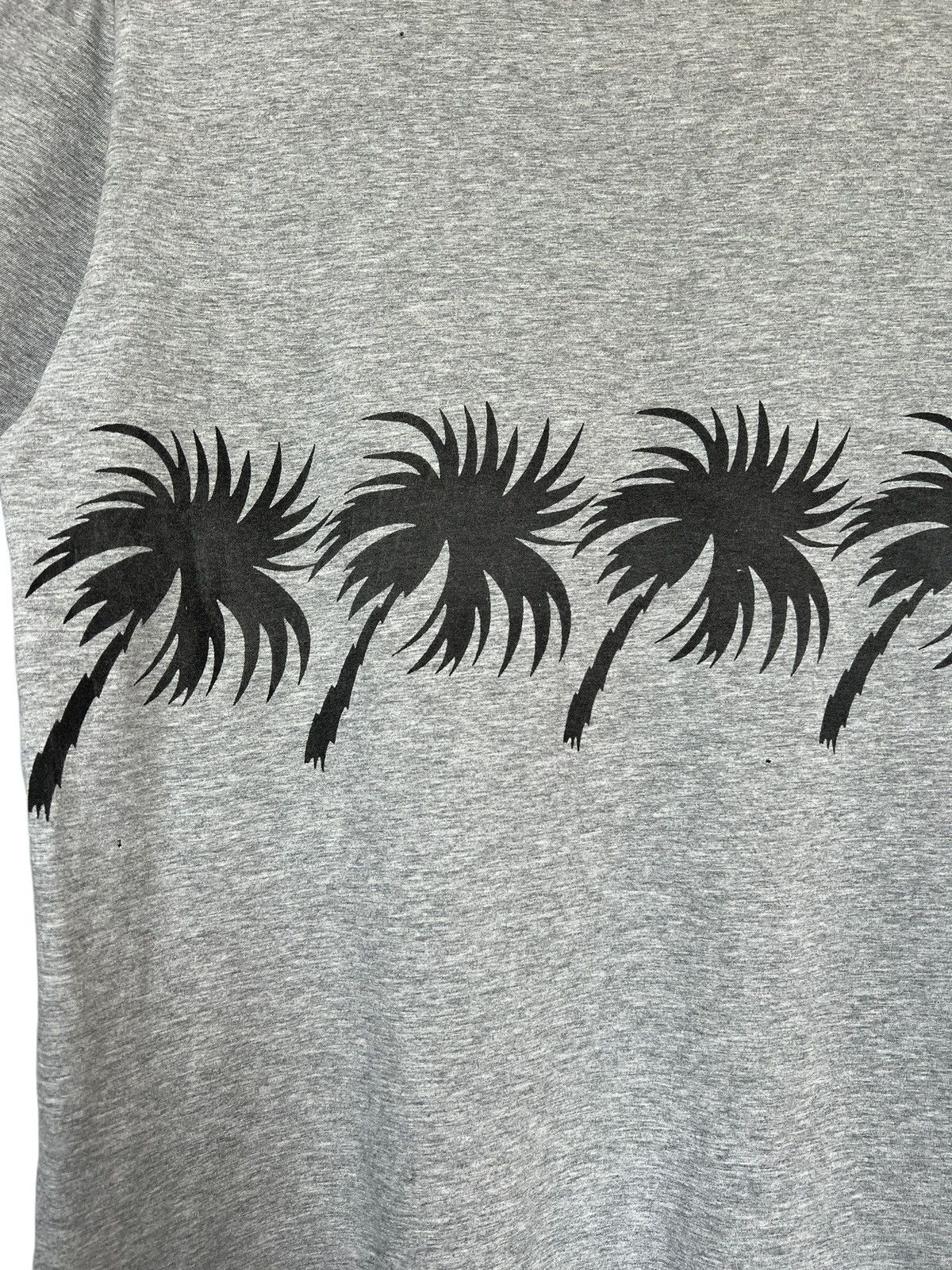 Remi Relief Palm Motif Distressed Style Tshirt